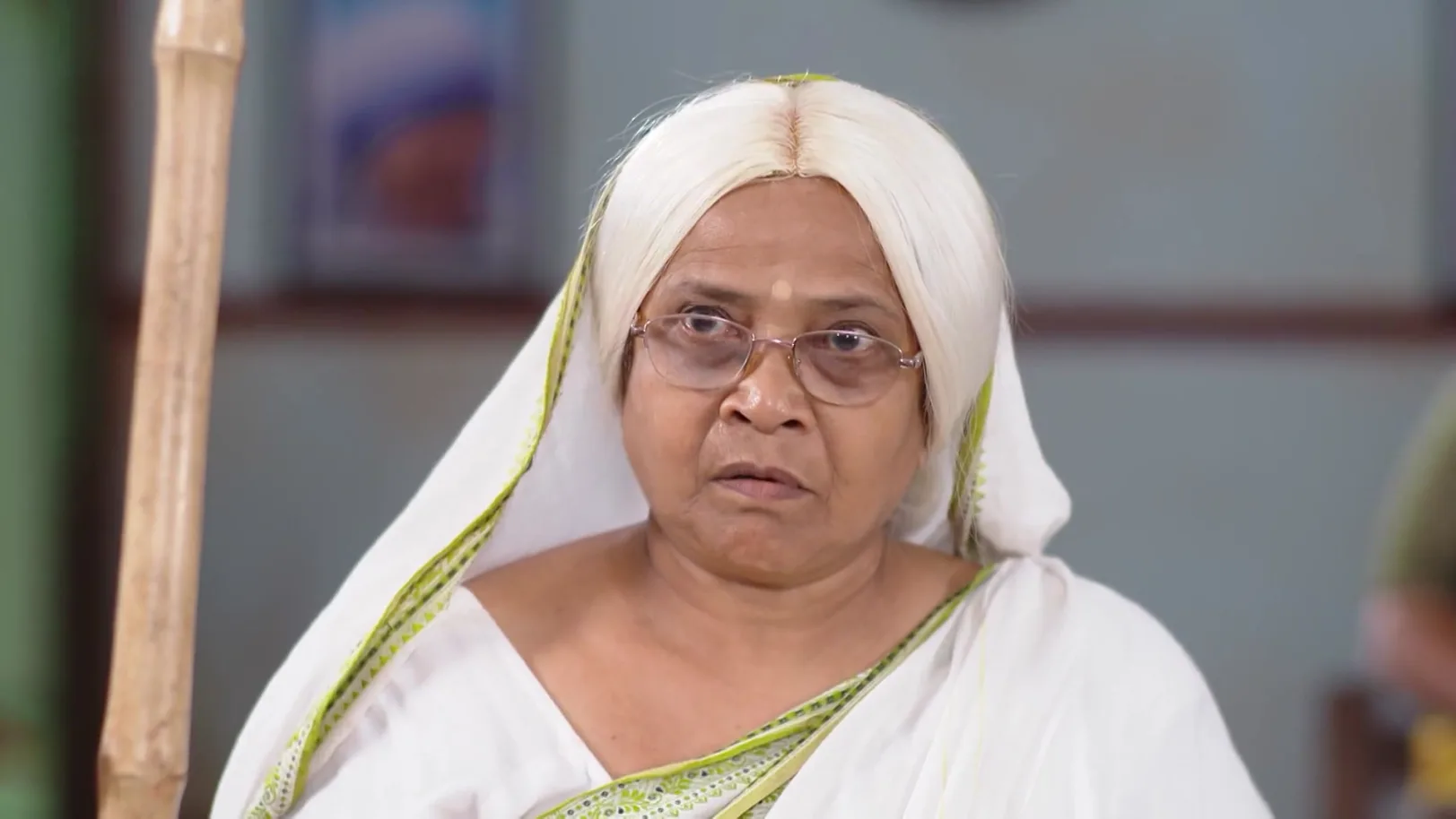 An Elderly Woman Helps Shubalakshmi - Tuma Bina An Elderly Woman Helps Shubalakshmi - Tuma Bina