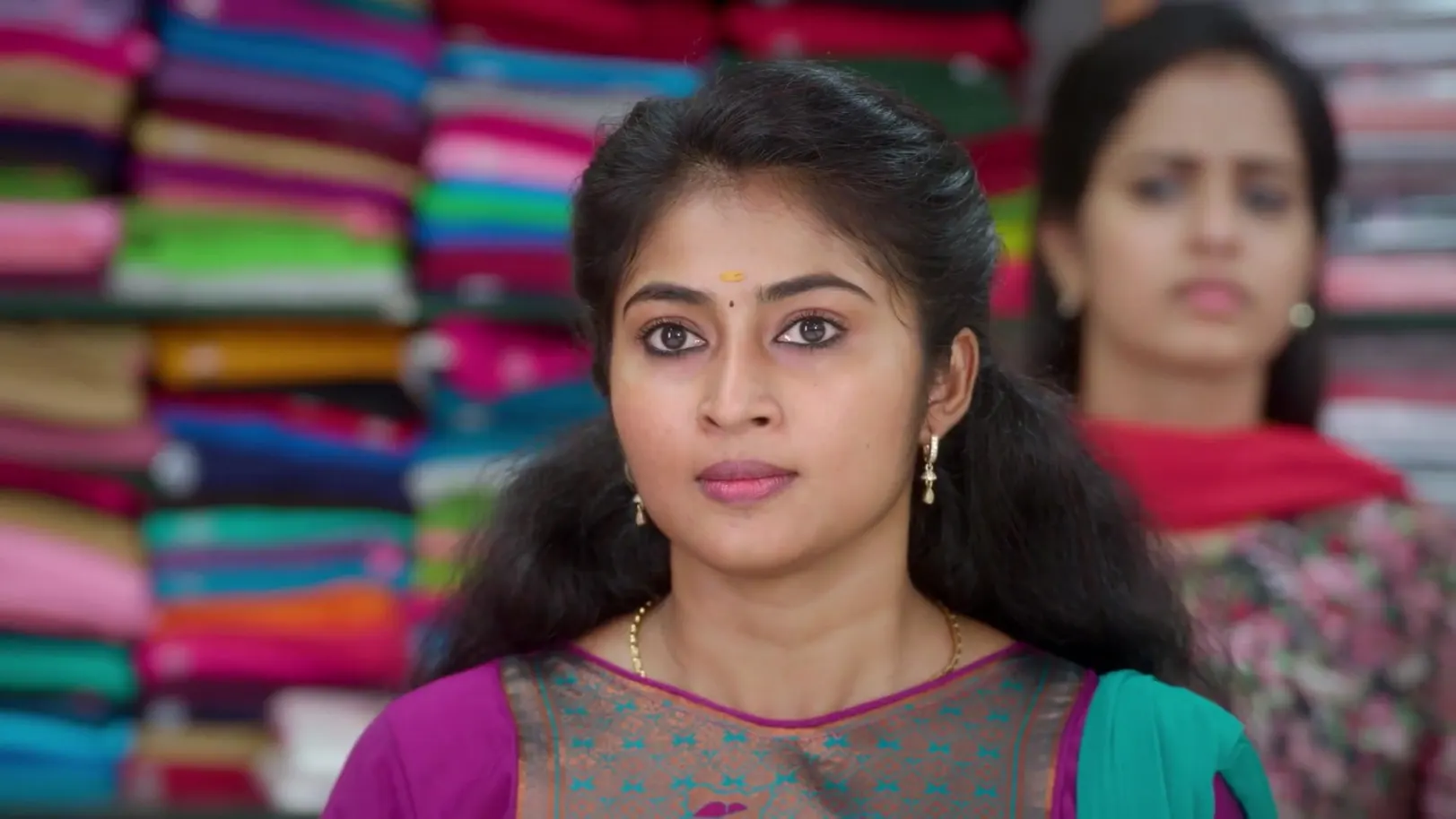 A Panic-Struck Valli - Veera 