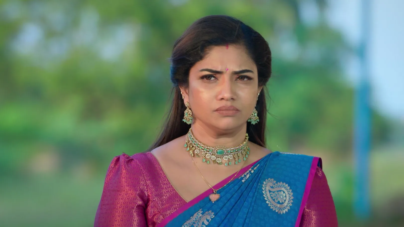 Karthigai Deepam - December 19, 2025 - Episode Spoiler