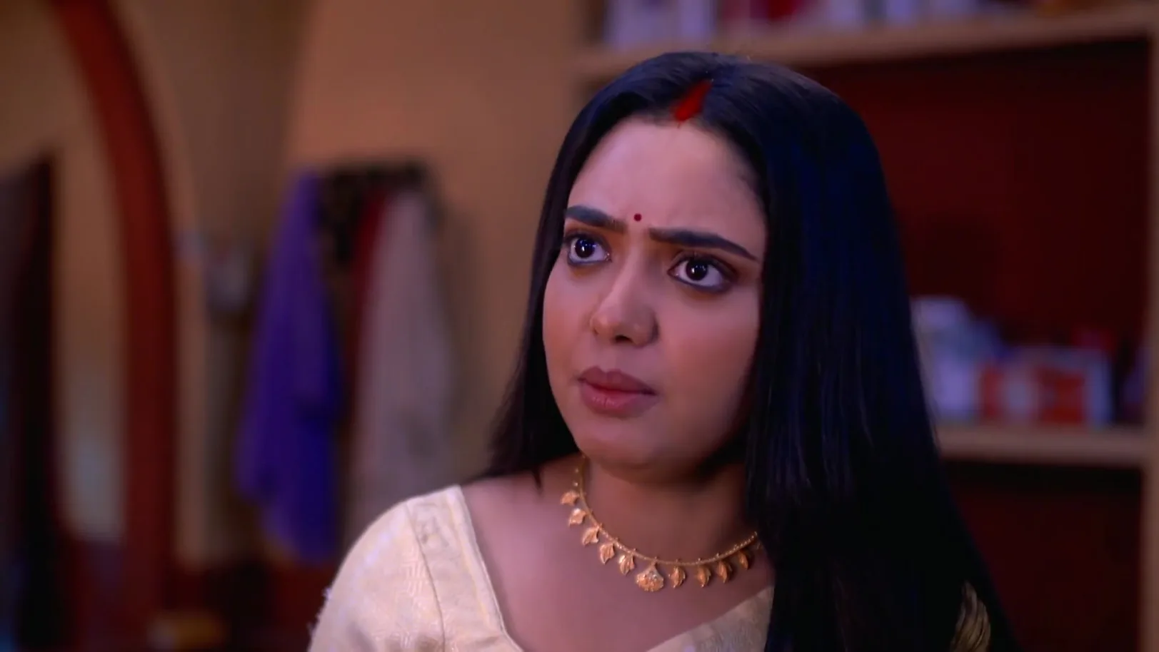 Shibeshwar Asks Someshwar about Soudamini - Amader Dadamoni 