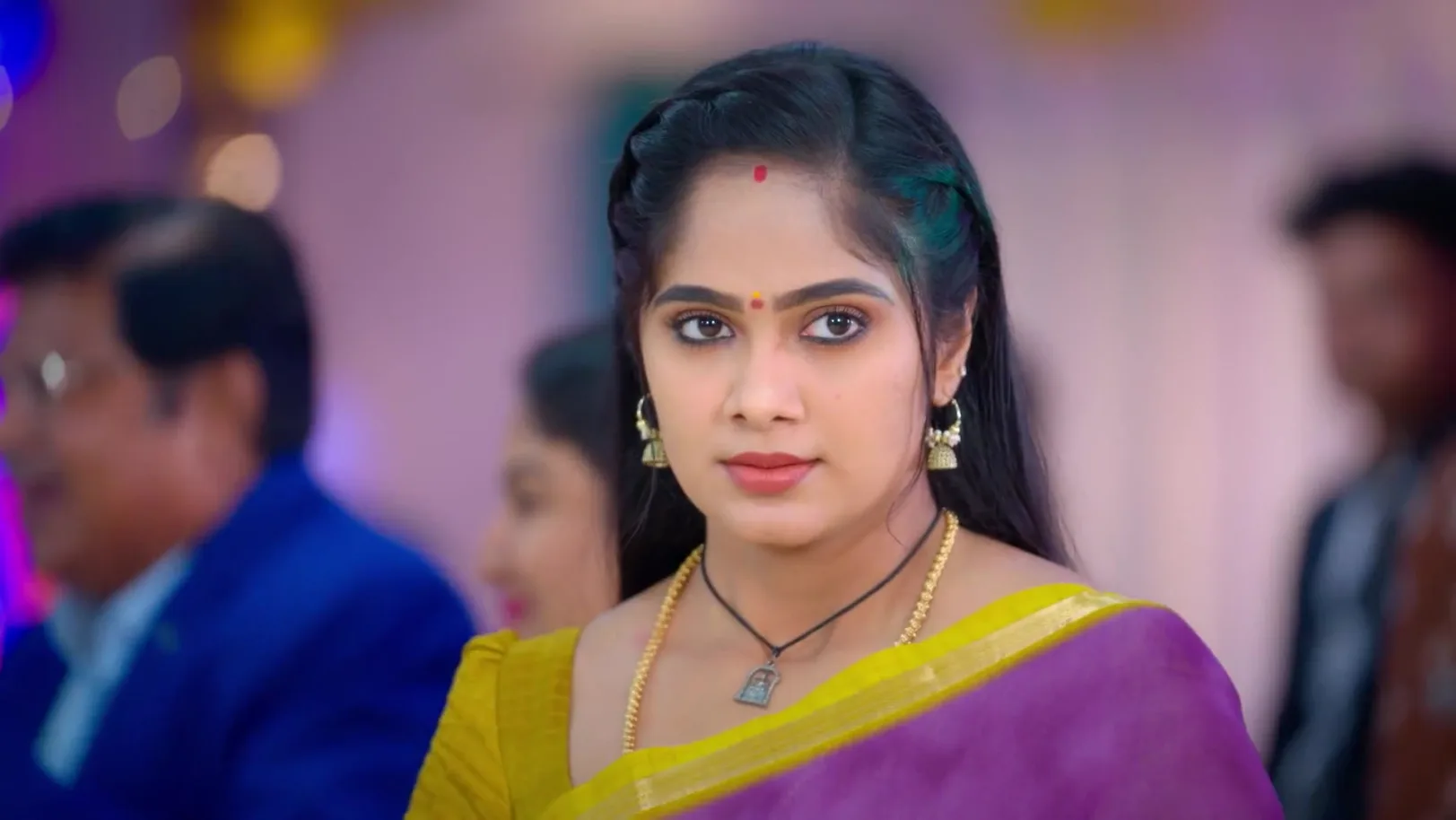 Ravi Suspects Siva - Ayali Ravi Suspects Siva - Ayali