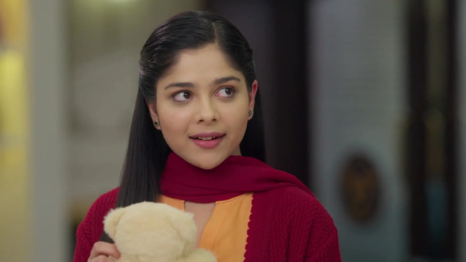 Anu Is Happy to See Aryavardhan's Gift - Tumm Se Tumm Tak 