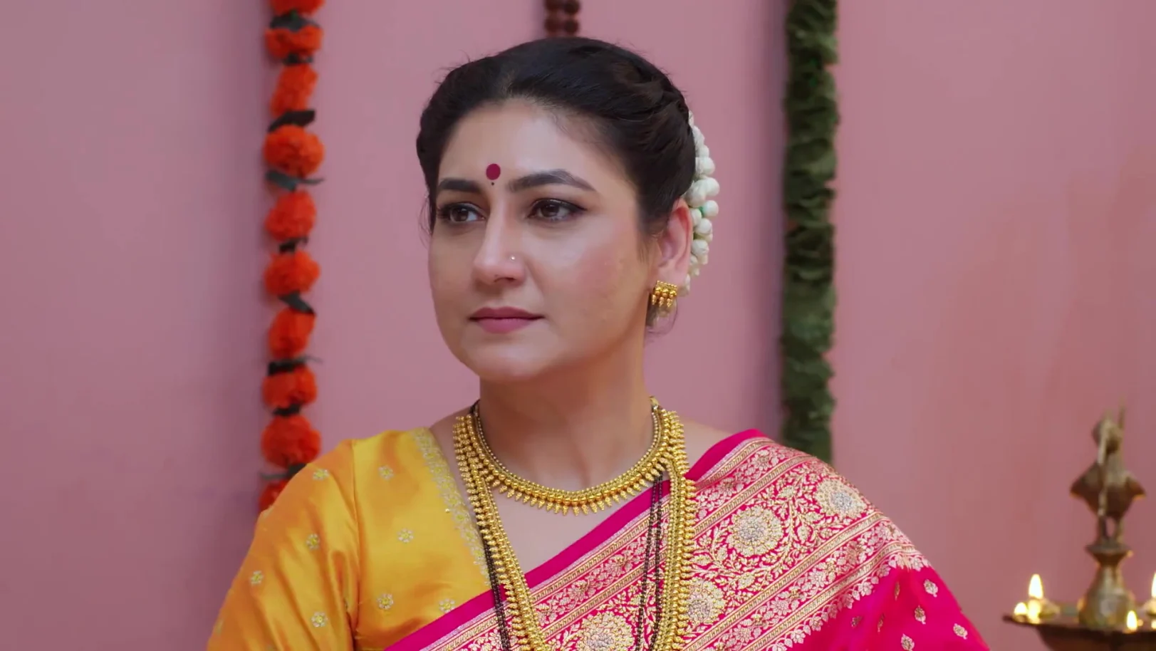 Ahilya Devi Pardons Damini’s Punishment - Paaru 