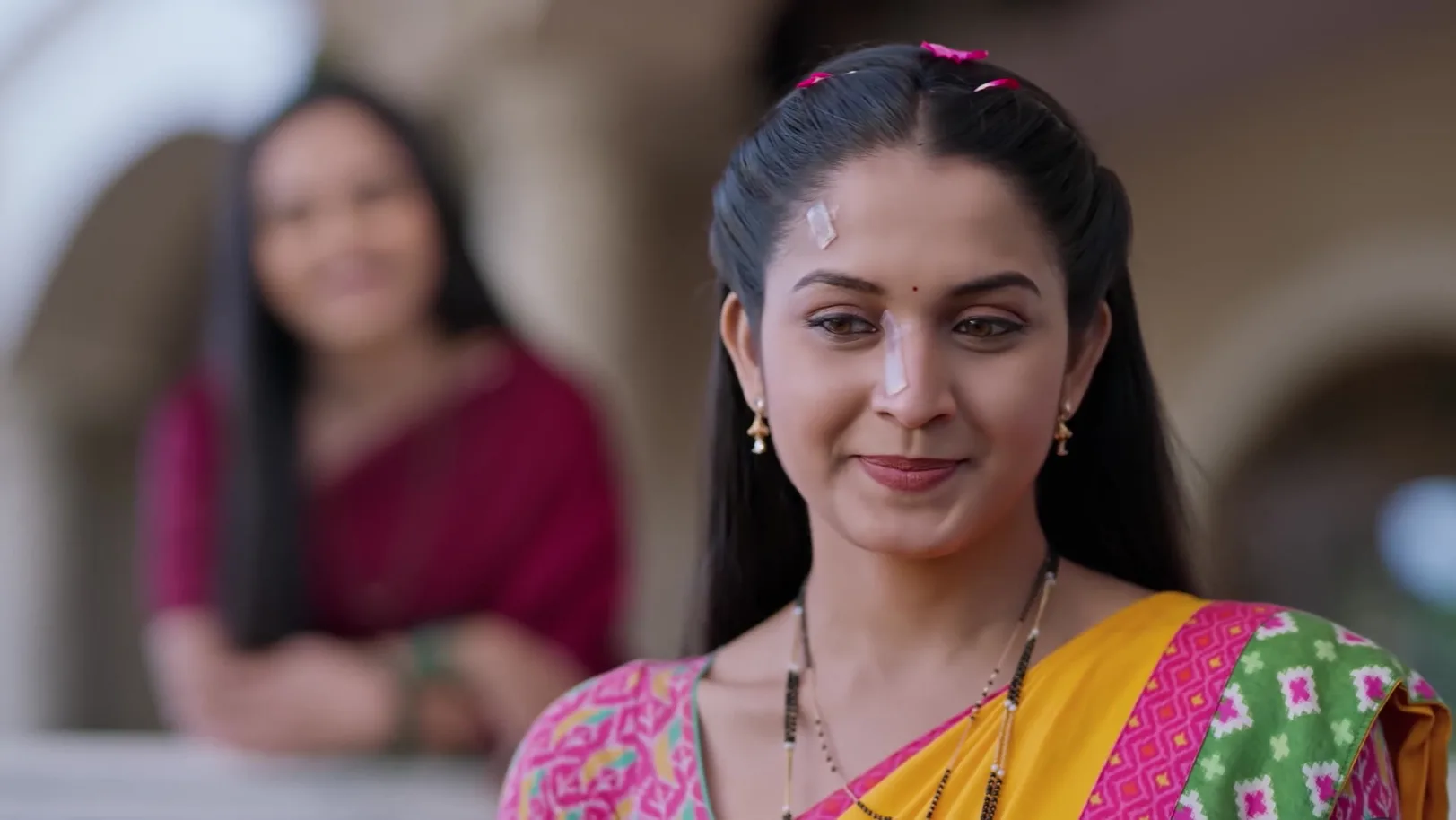 Atharva and Meera Are Showered with Flower Petals - Tula Japnar Aahe 