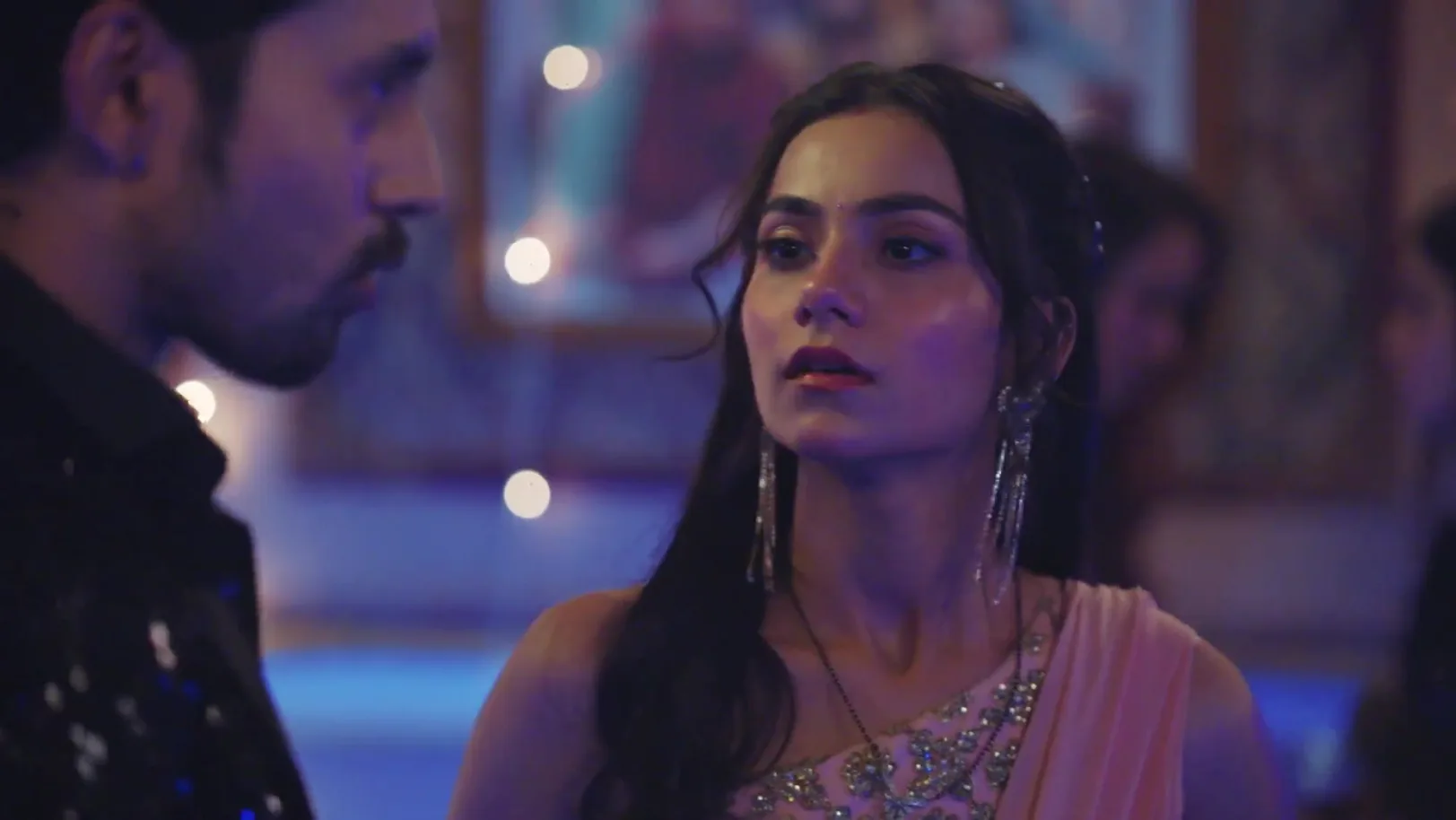 Pratik Praises Divya at the Party - Jaane Anjaane Hum Mile Pratik Praises Divya at the Party - Jaane Anjaane Hum Mile