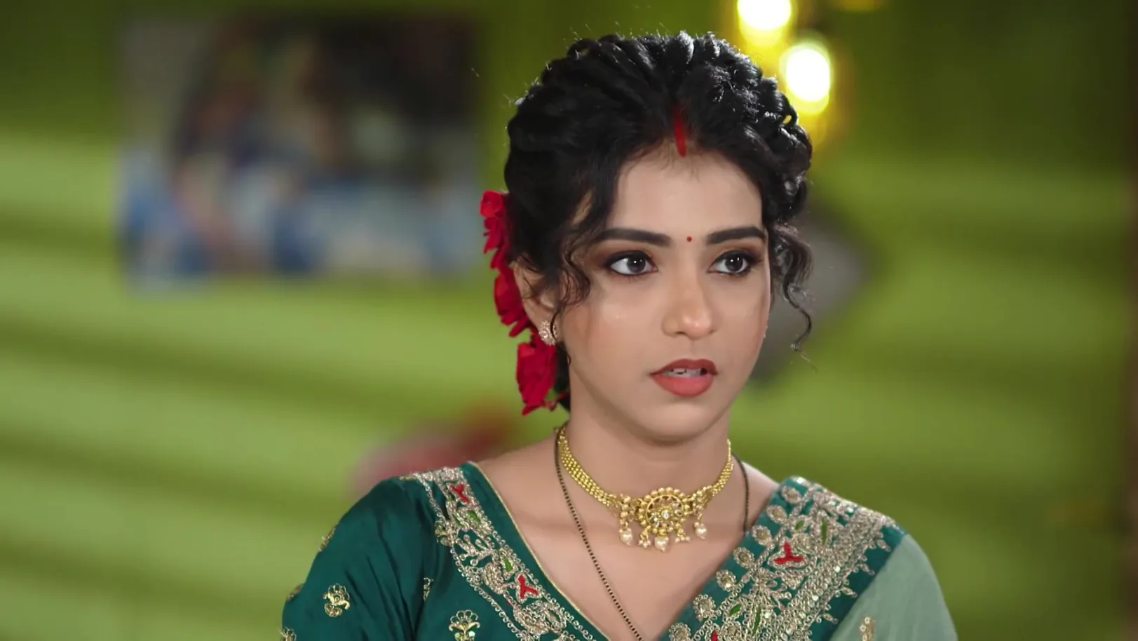 Shubalakshmi Defends Nilesh - Tuma Bina 