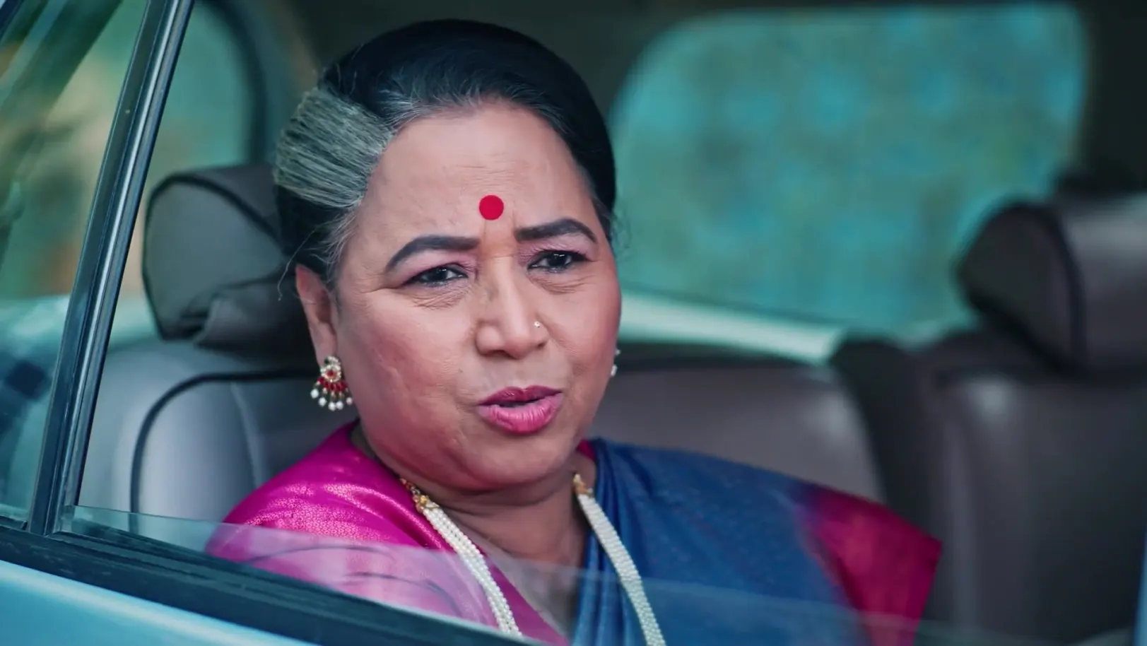 Kamini Waits for Aditi outside the College 9th January 2026 Webisode