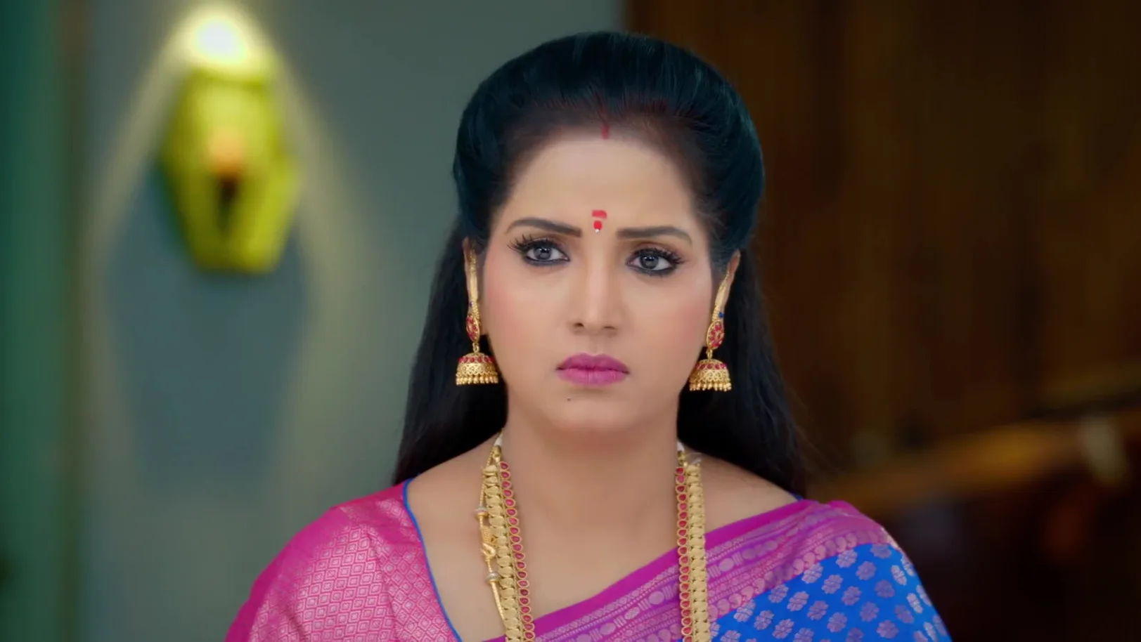Varshini's Arrival Stuns Subhadra - Paarijatham Varshini's Arrival Stuns Subhadra - Paarijatham