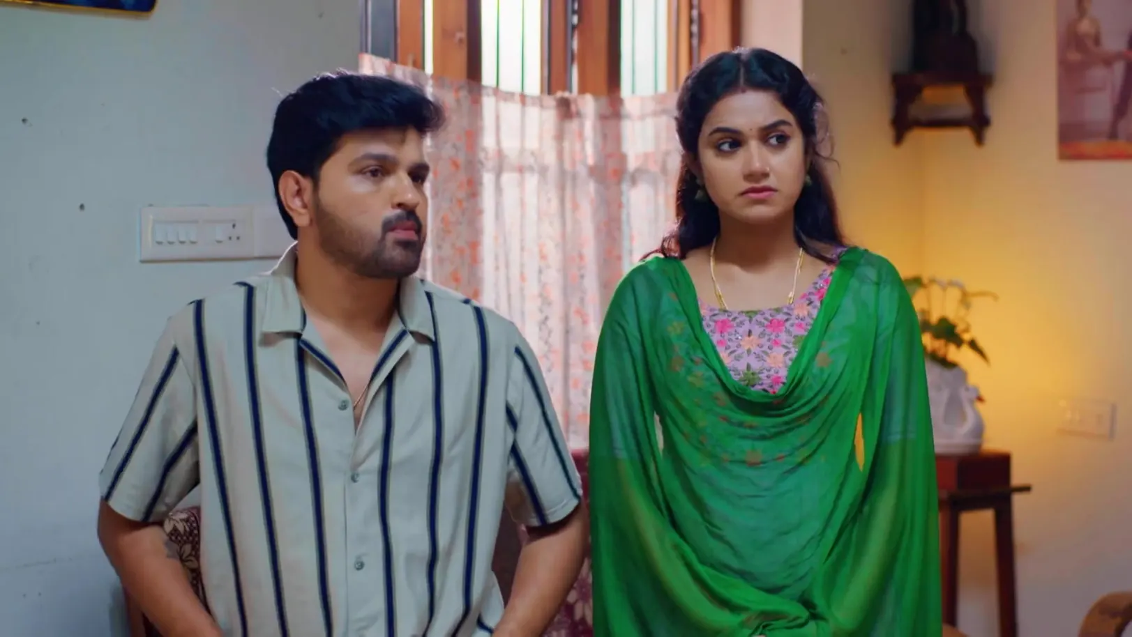 Padmini's Words Make Varun Uneasy - Snehapoorvam Shyama 