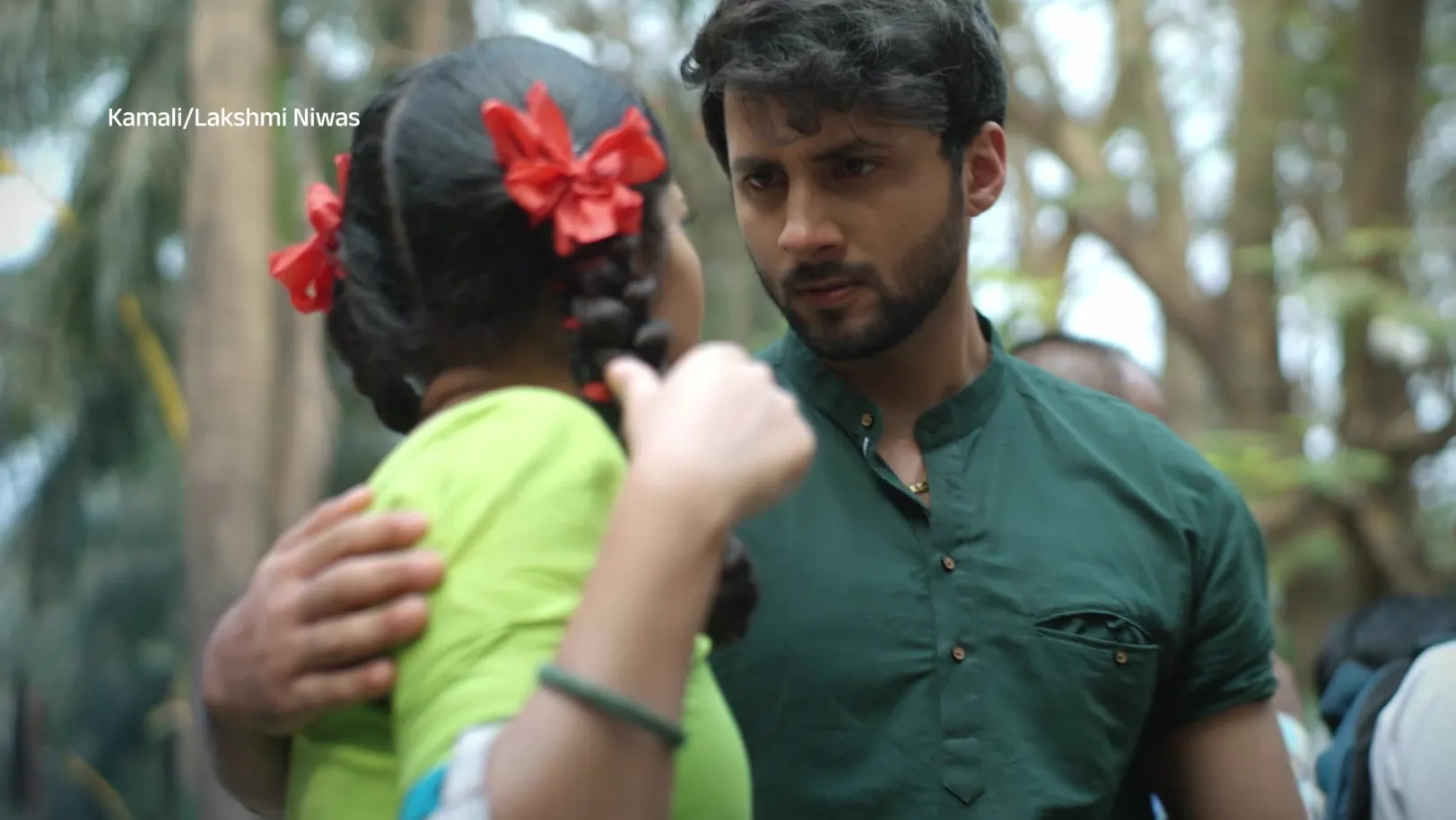 Siddhiraj Supports Kamali - Kamali - Promo