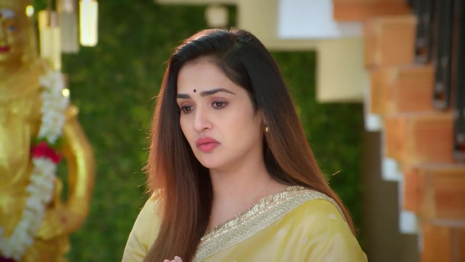 Indrani Goes Against Rithika - Ayali 