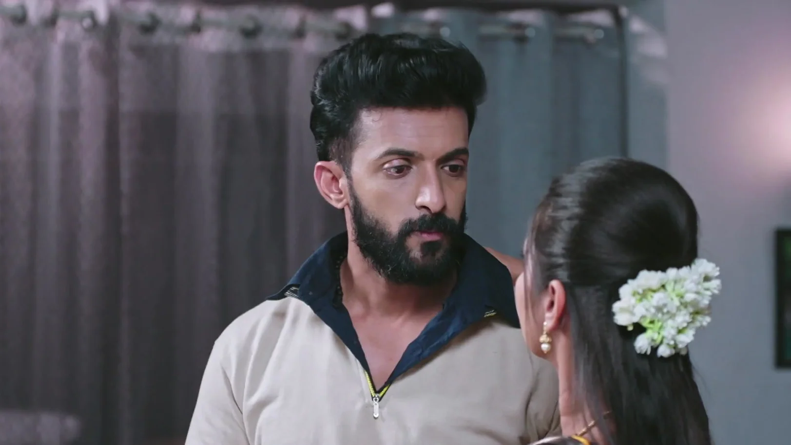 Sharath Saves Durga from a Fall - Naa Ninna Bidalaare 