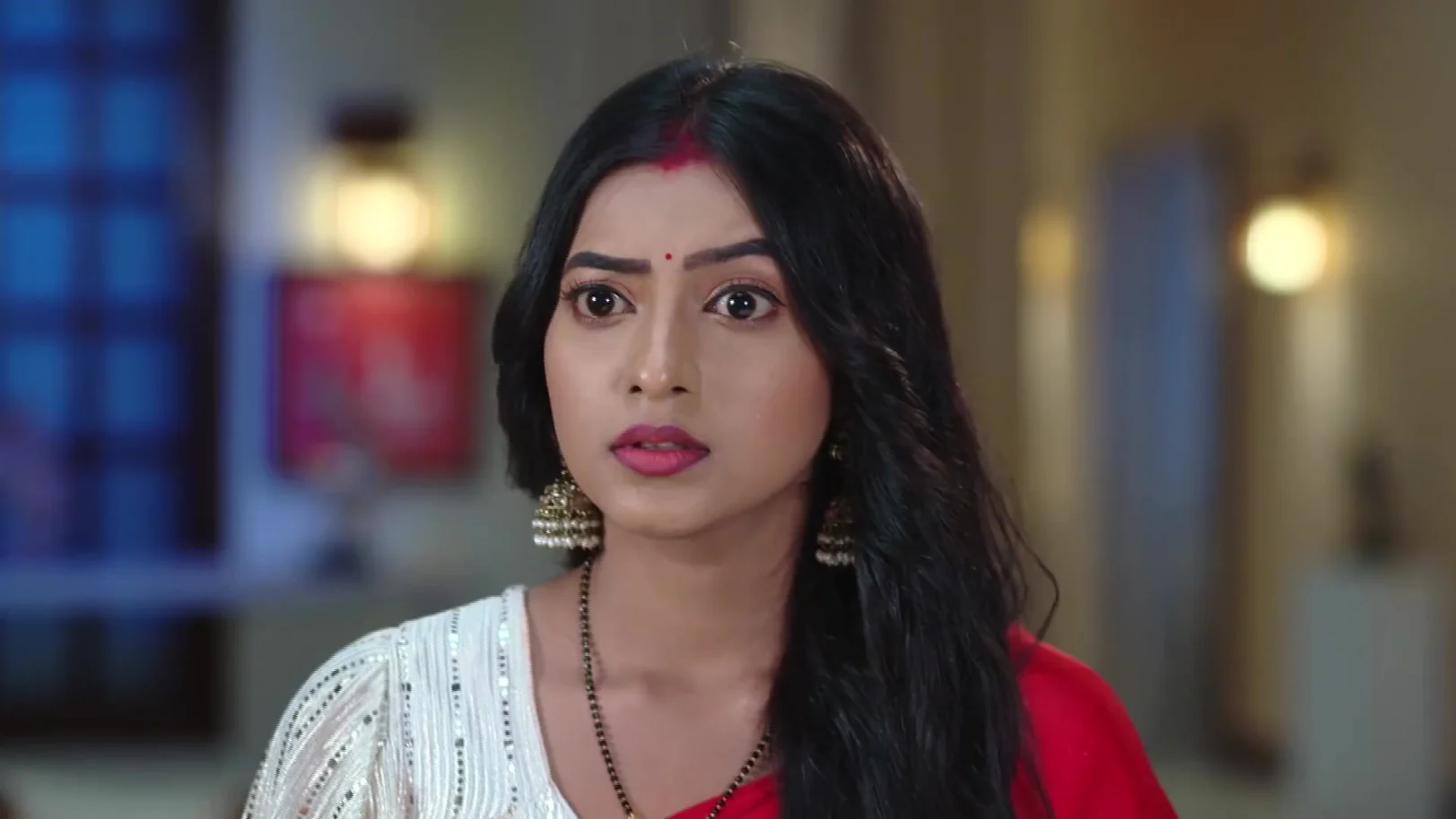 Smruti Worries about Being Exposed - Bhagya Rekha 