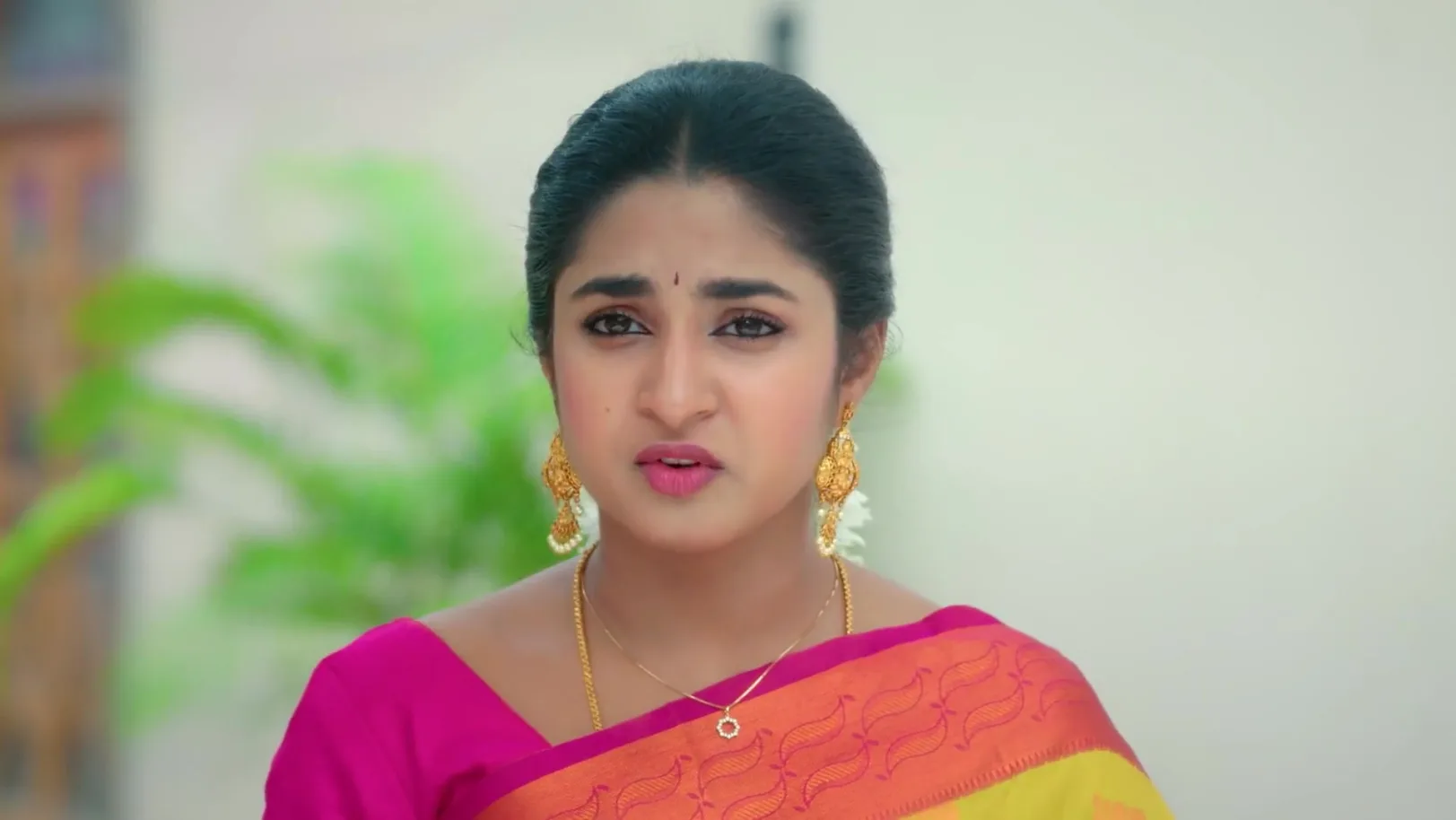 Indhu and Jayanthi's Conspiracy - Chinnan Siru Kiliye 