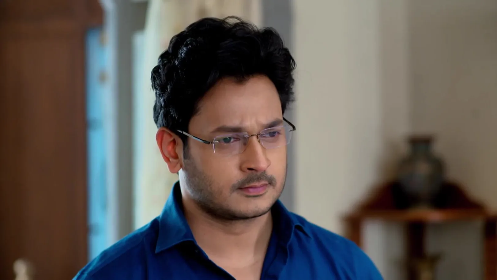 Anubhab Worries about Lajbonti's Studies - Kone Dekhaa Alo 