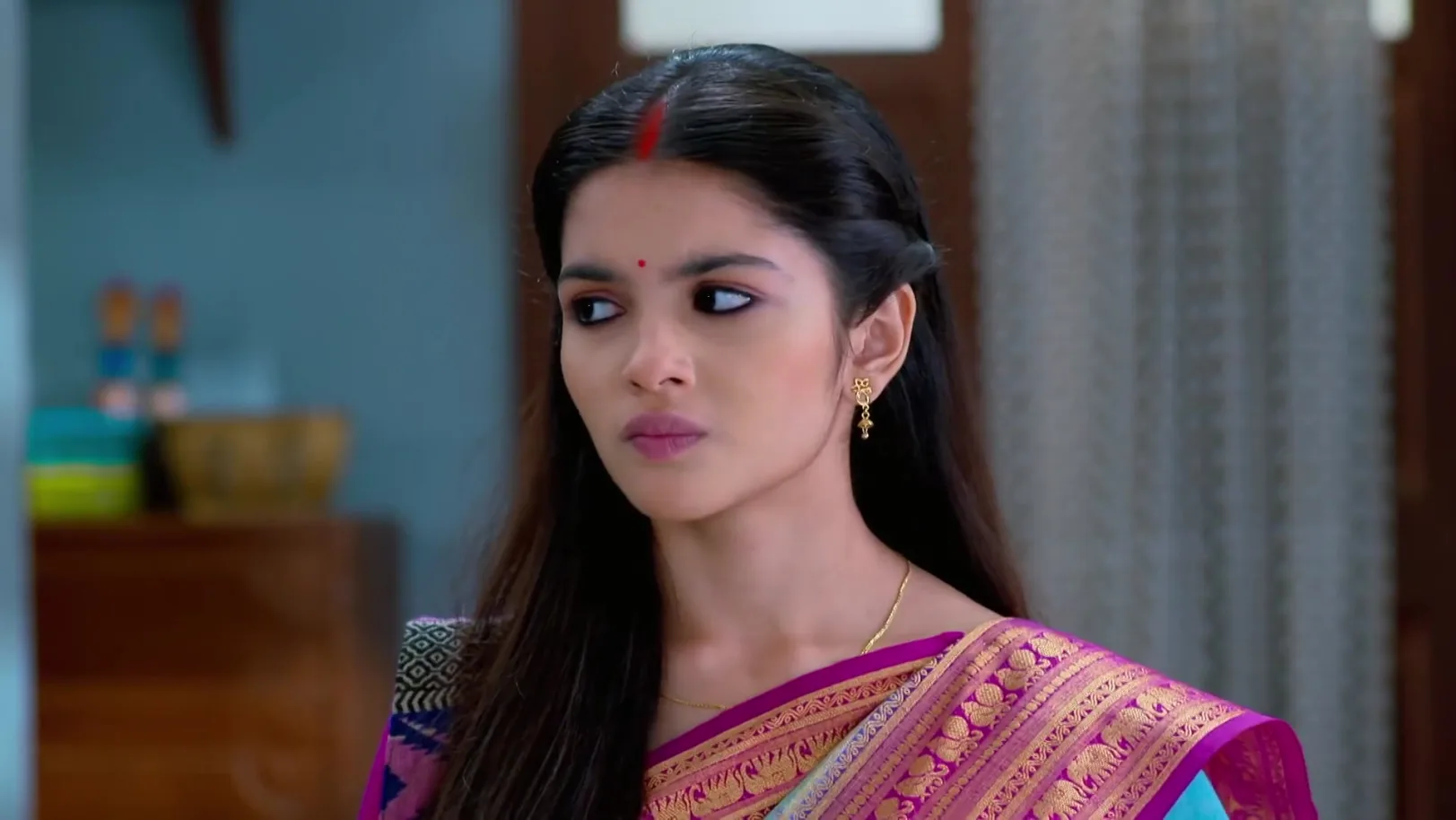 Lajbonti's Action Leaves Kamala Teary-eyed - Kone Dekhaa Alo 