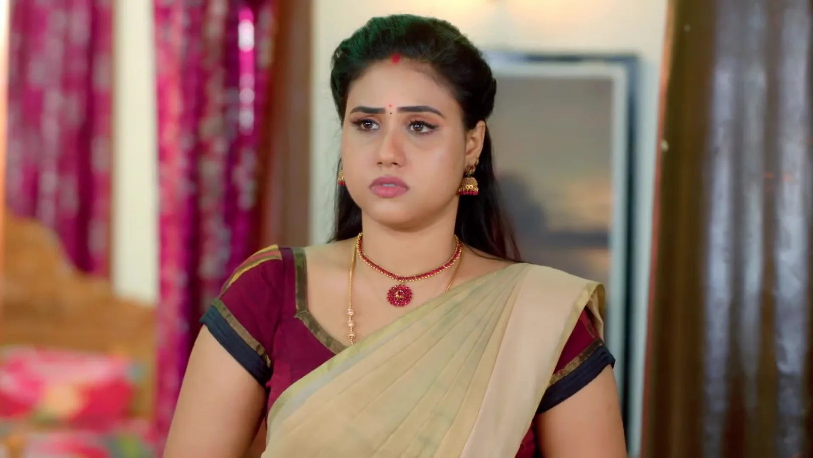 Rajarajan Learns about Madhavan's Deceit - Karthigai Deepam 