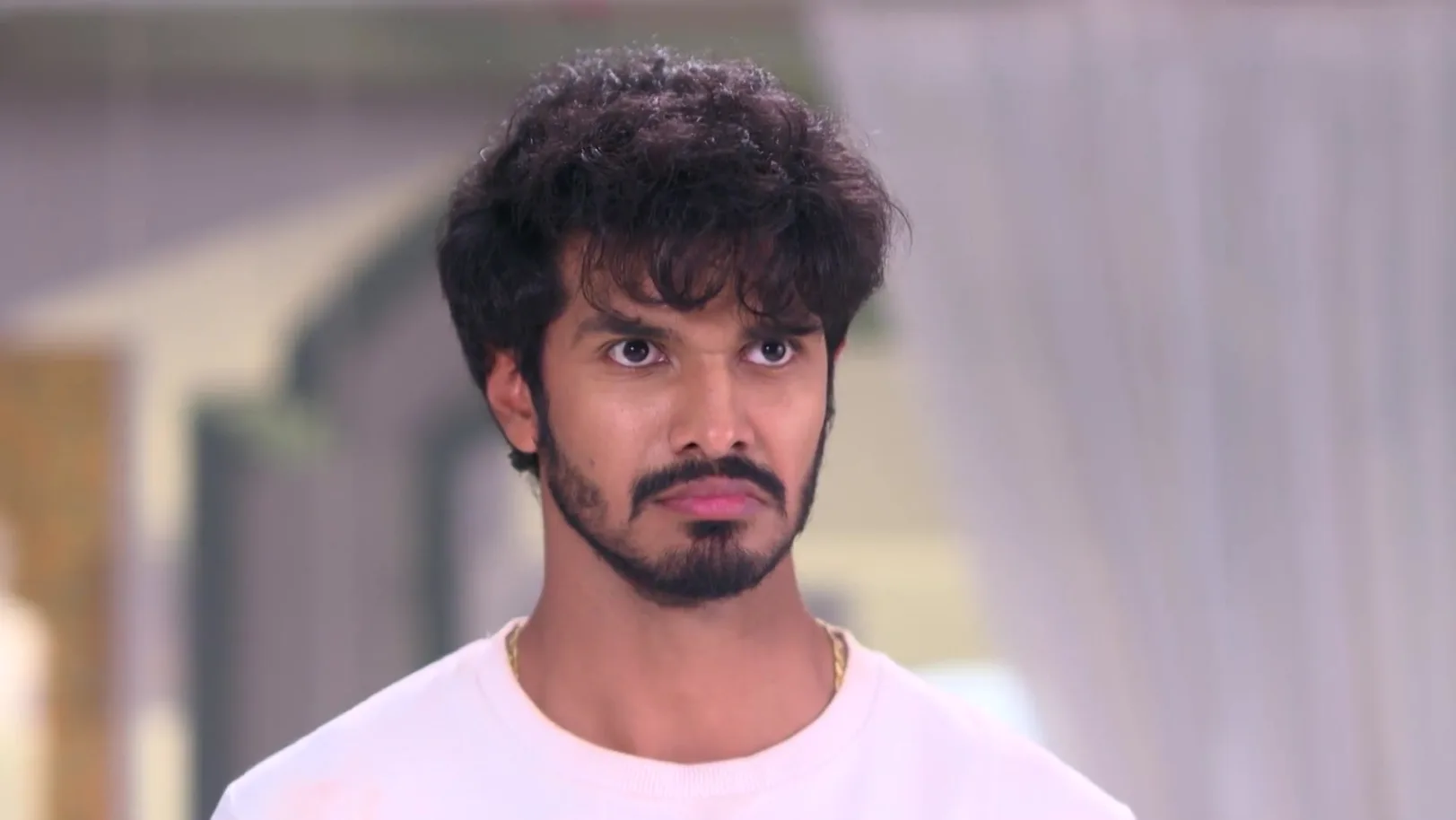 Abhi Refuses to Believe His Family's Claims - Tu Khara Mun Chaai 