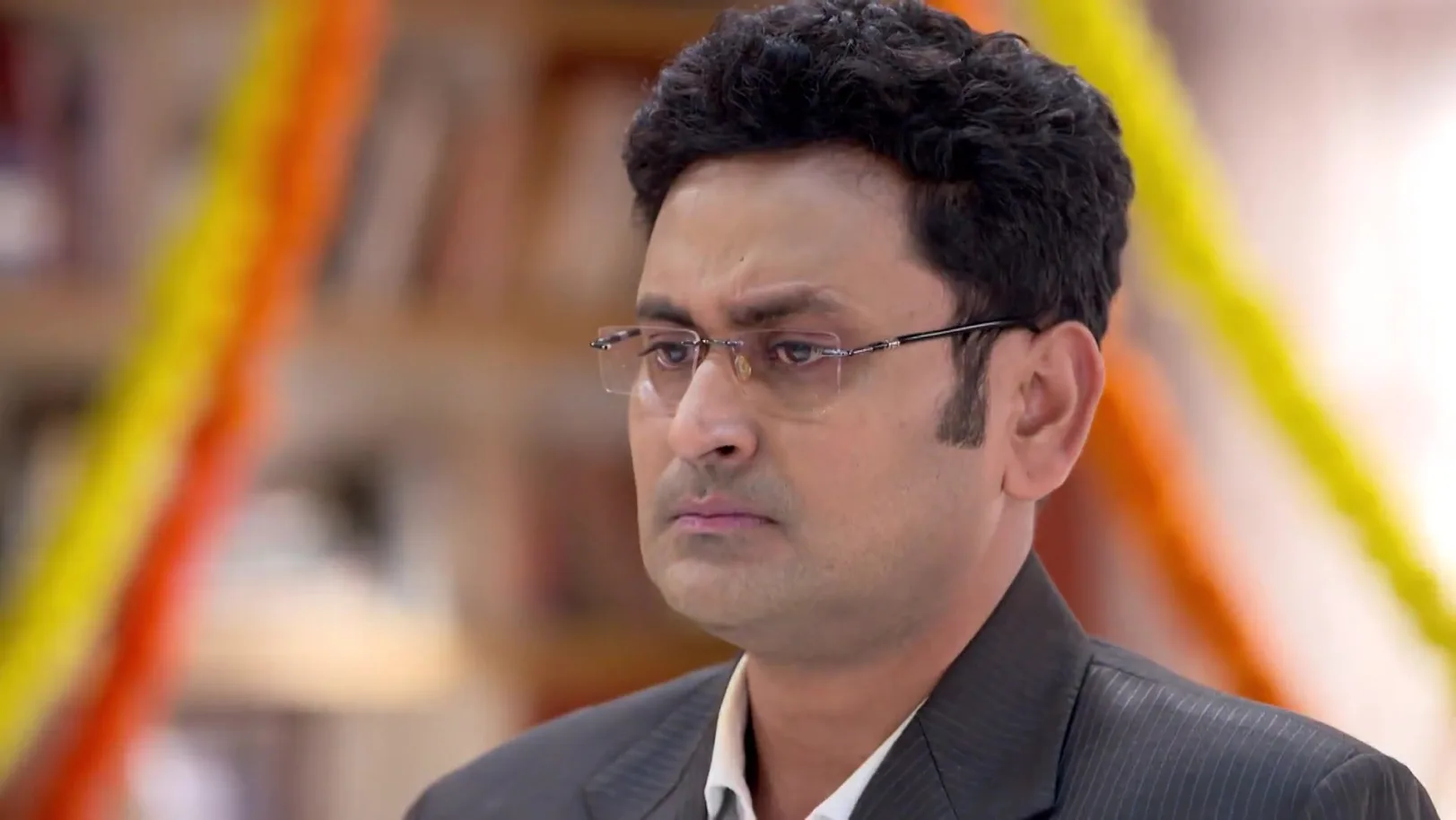 Samaresh Tries to Manipulate Poushali - Parineeta 