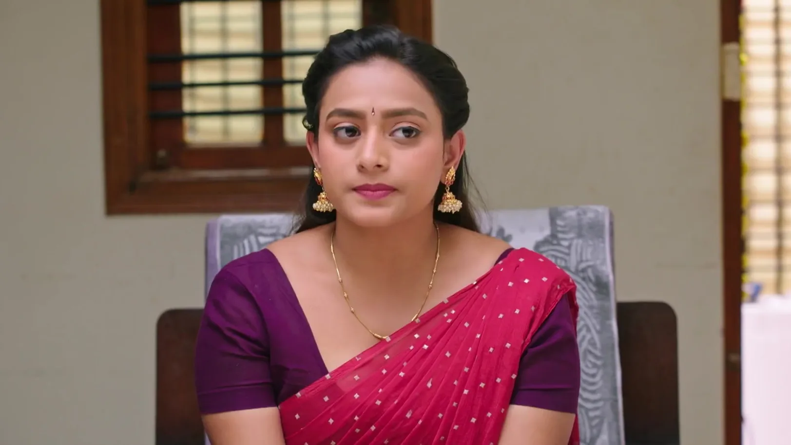 Srivalli's Questions Make Indira Nervous - Shravani Subramanya Srivalli's Questions Make Indira Nervous - Shravani Subramanya