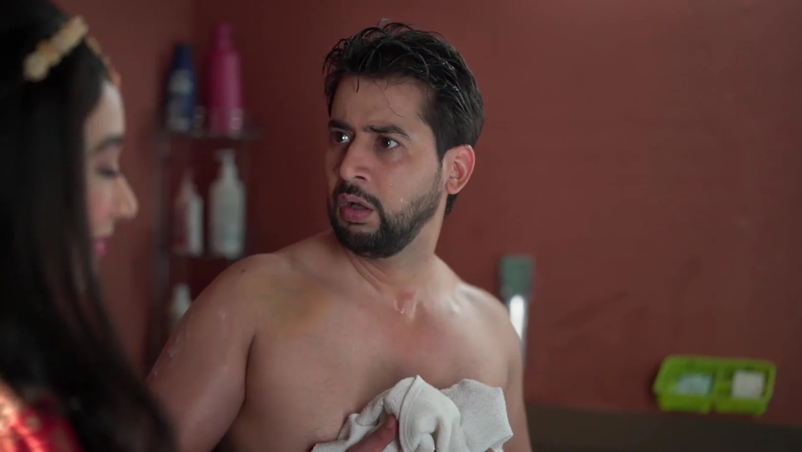 Jeetu Is Stunned to See Latika at Home - Gharwali Pedwali 