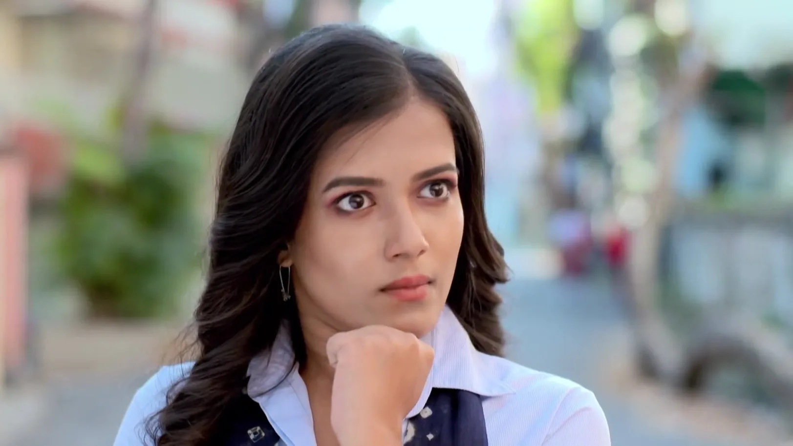 Rajshekhar Arrives with the Bail Papers - Kusum Rajshekhar Arrives with the Bail Papers - Kusum