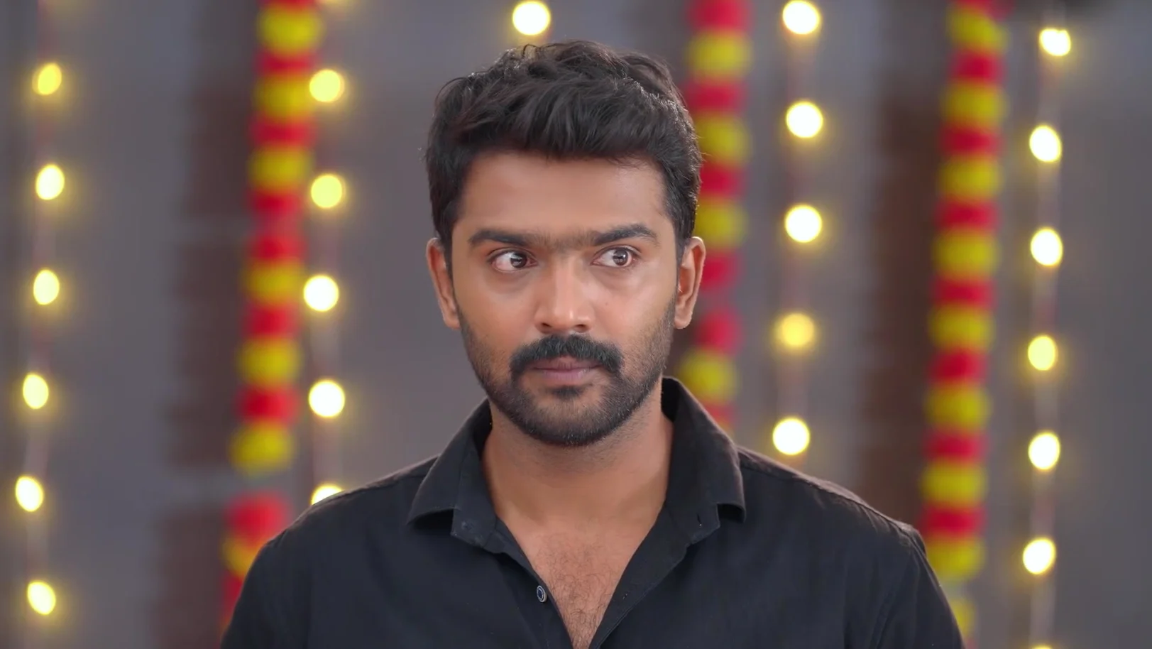 The Goons Attack Kanmani and Raghavan - Veera 