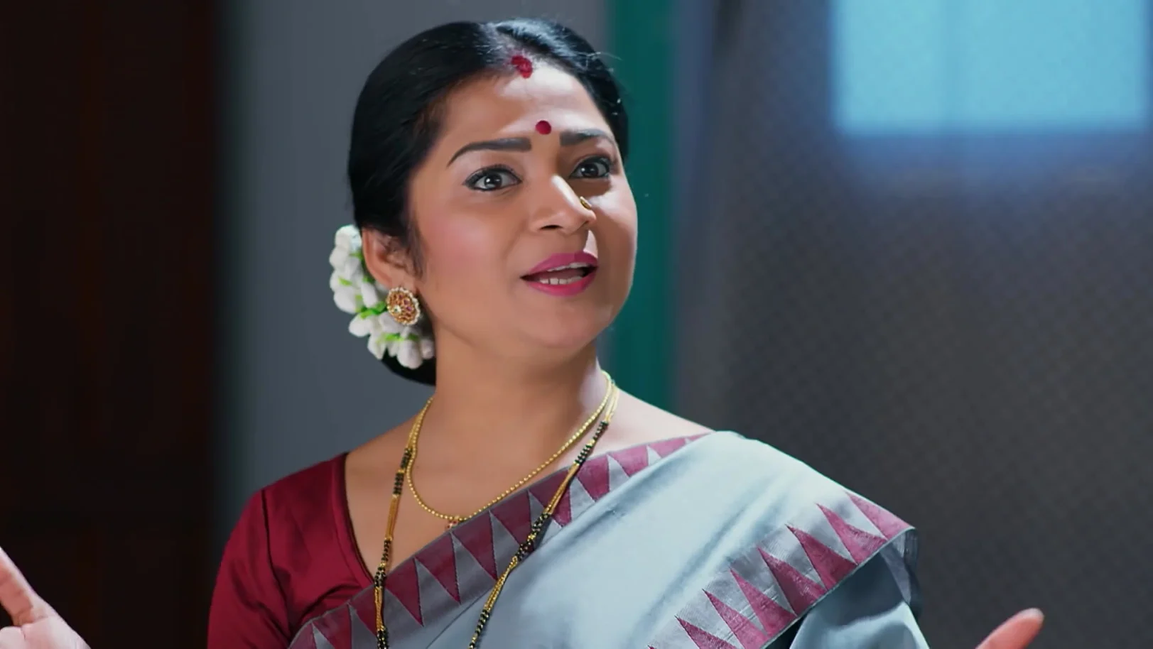 Parwathi, Charulata and Alamelu Show Off Their Wealth - Sandhyaraaga 