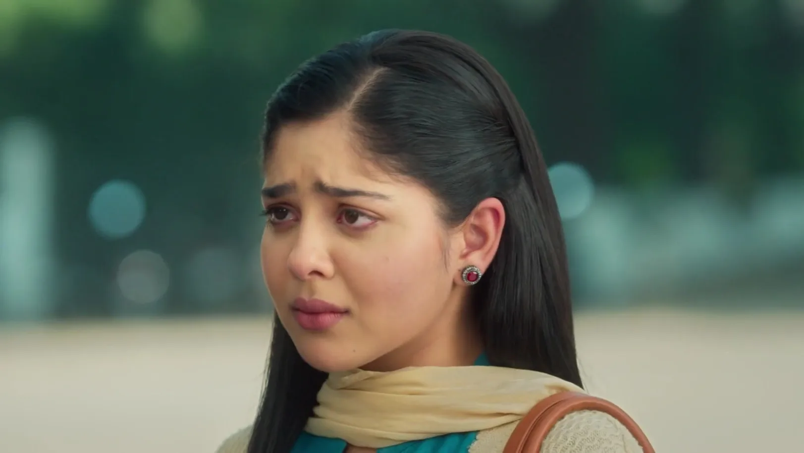 Gayatri Tells Anu about Aryavardhan's Condition - Tumm Se Tumm Tak 