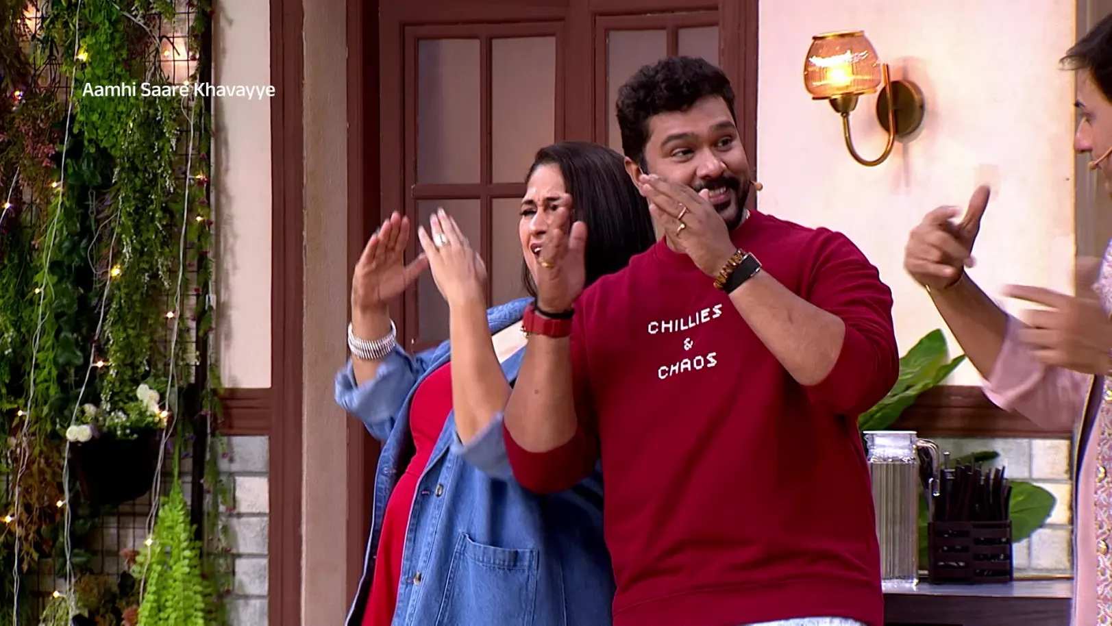 Harshada Khanvilkar and Sanjay Jadhav on the Show - Amhi Sare Khavaiyee - Promo