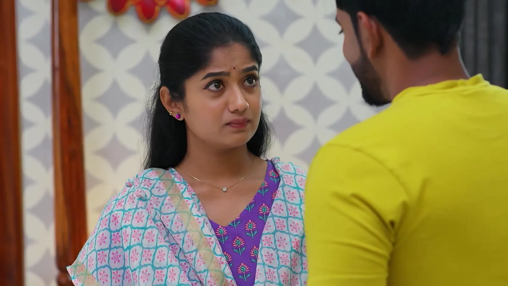 Shaurya Tries to Get Romantic with Rajalakshmi - Sandhyaraaga 