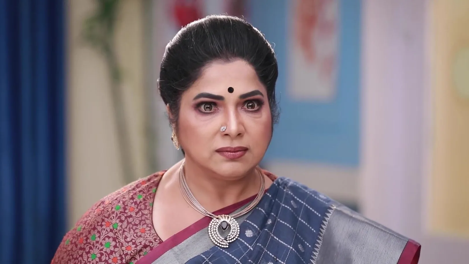 Janakambal Rebukes Jayarani - Varisu 