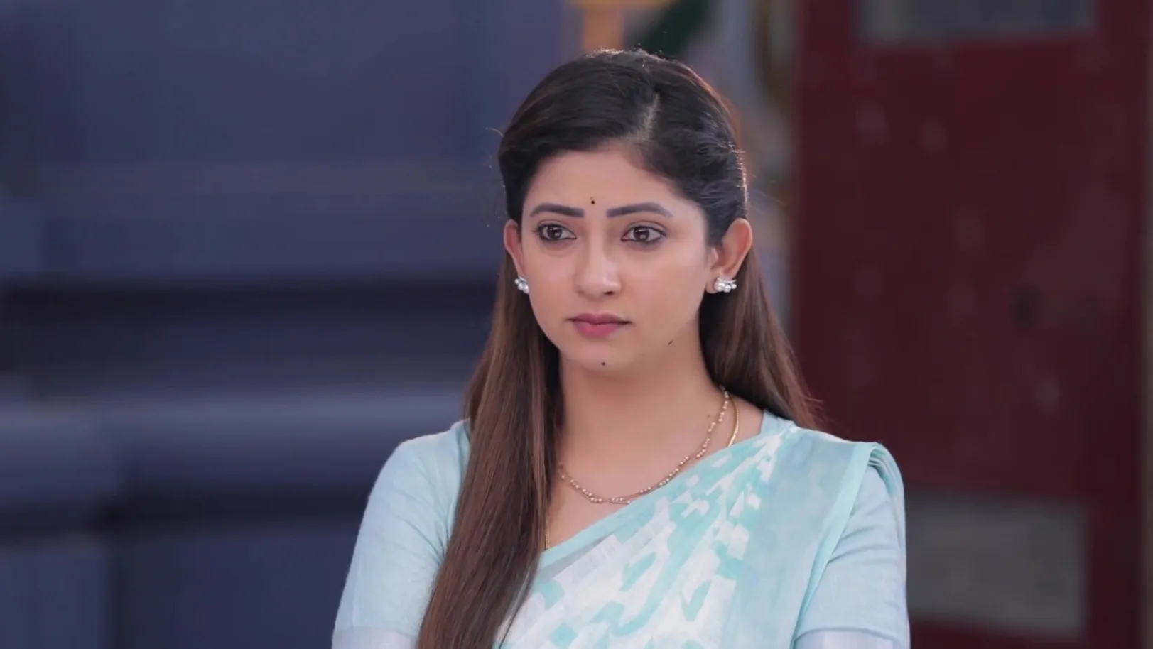Mithra's Act Makes Bharathi Suspicious Mithra's Act Makes Bharathi Suspicious