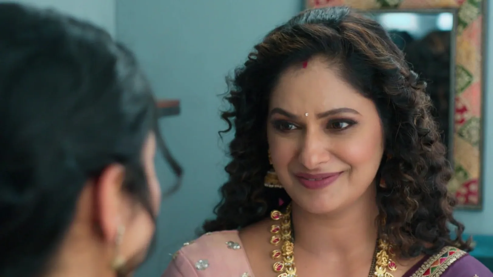 Vasudha Refuses to Accept Chandrika's Gifts - Vasudha 