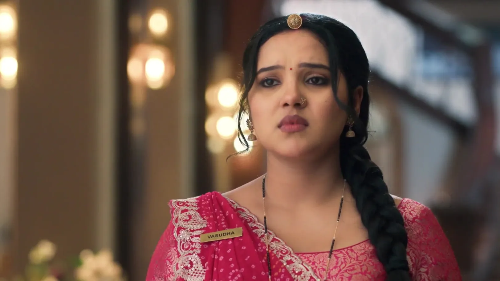 Sarika insults Vasudha in front of the Journalists - Vasudha 