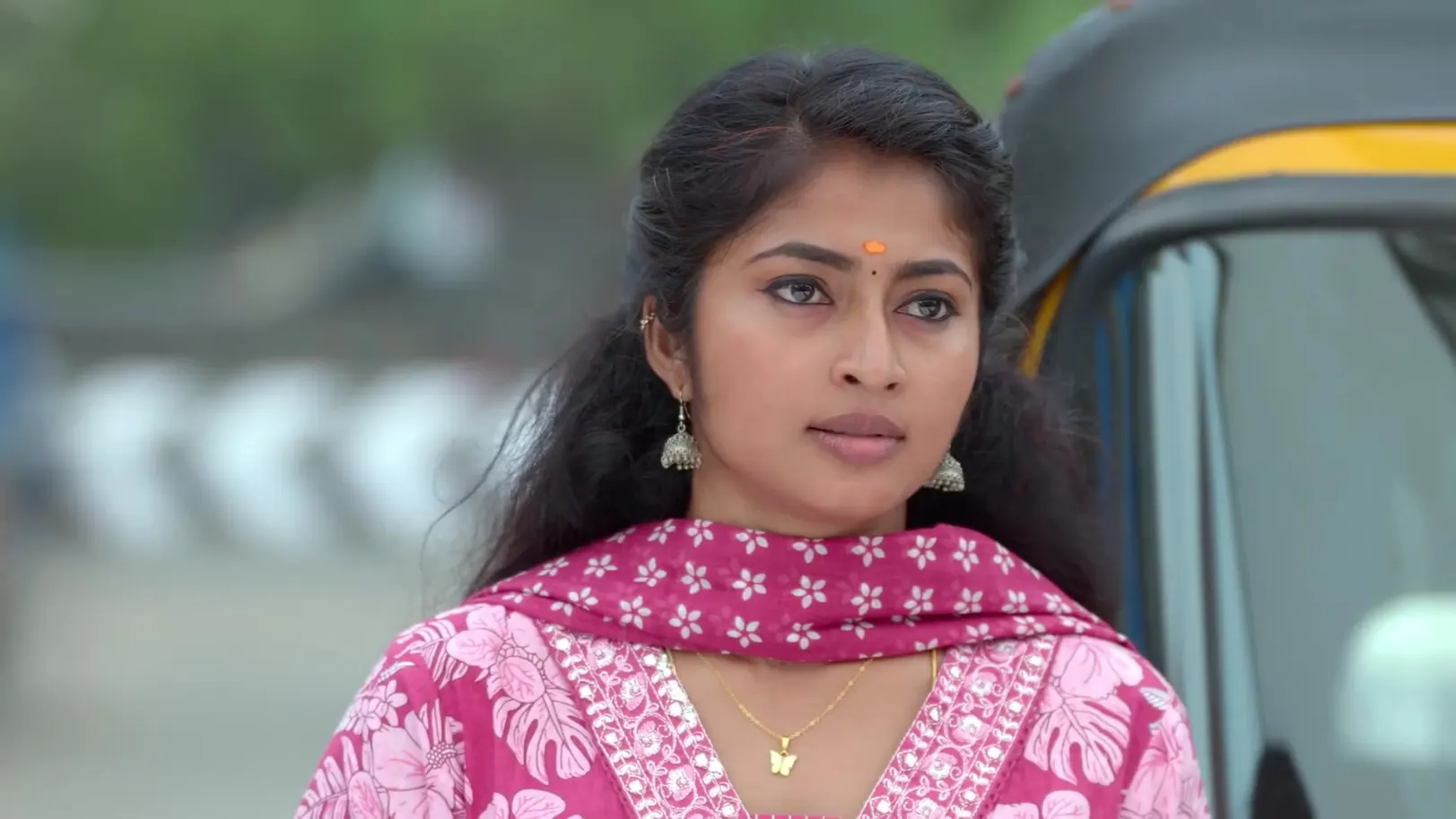 Viji Refuses to Believe Veera - Veera 