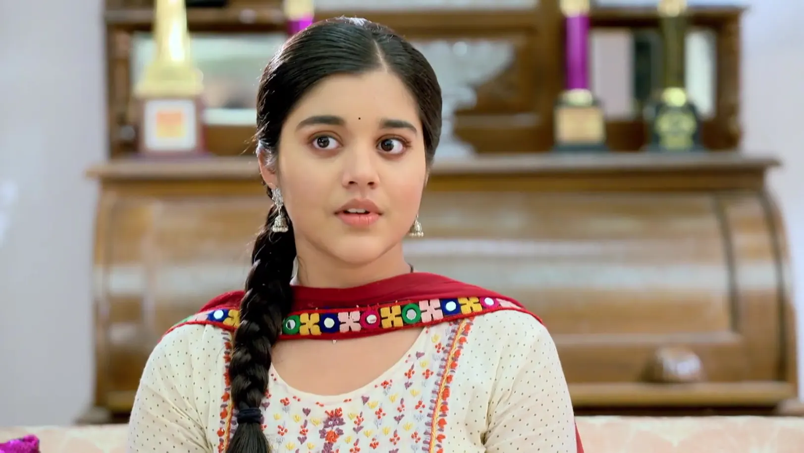 Debolina in Disguise Hurts Meenakshi - Kusum Debolina in Disguise Hurts Meenakshi - Kusum