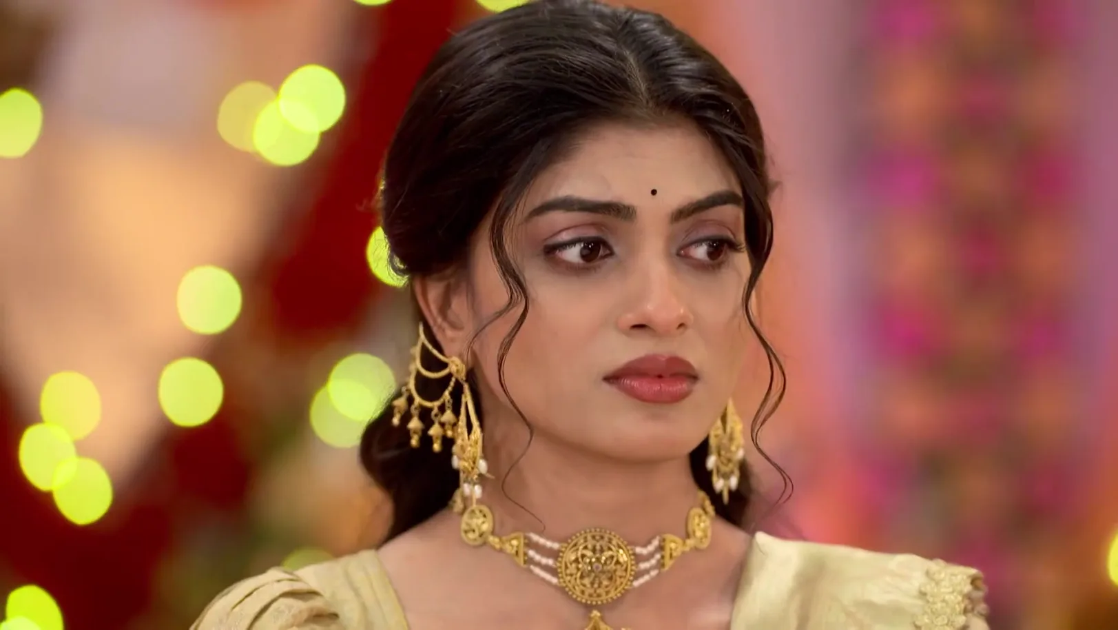 Paritosh Suggests an Idea - Parineeta 