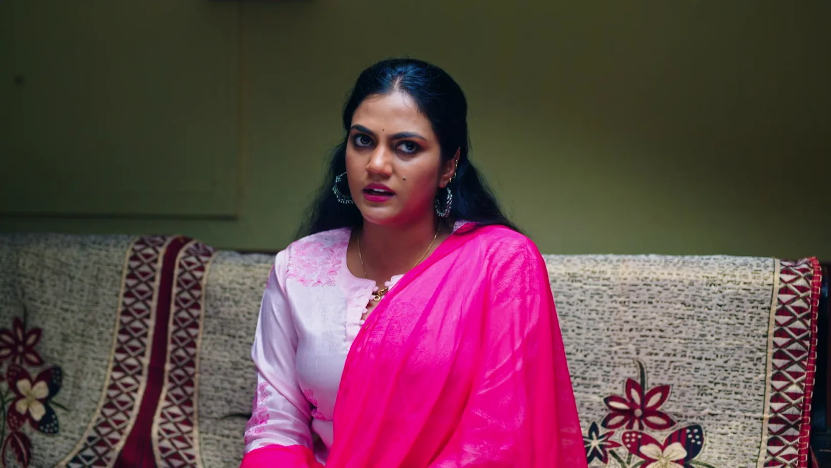 Malli's Invitation Makes Sunil Nervous - Amruthadhaare - Promo