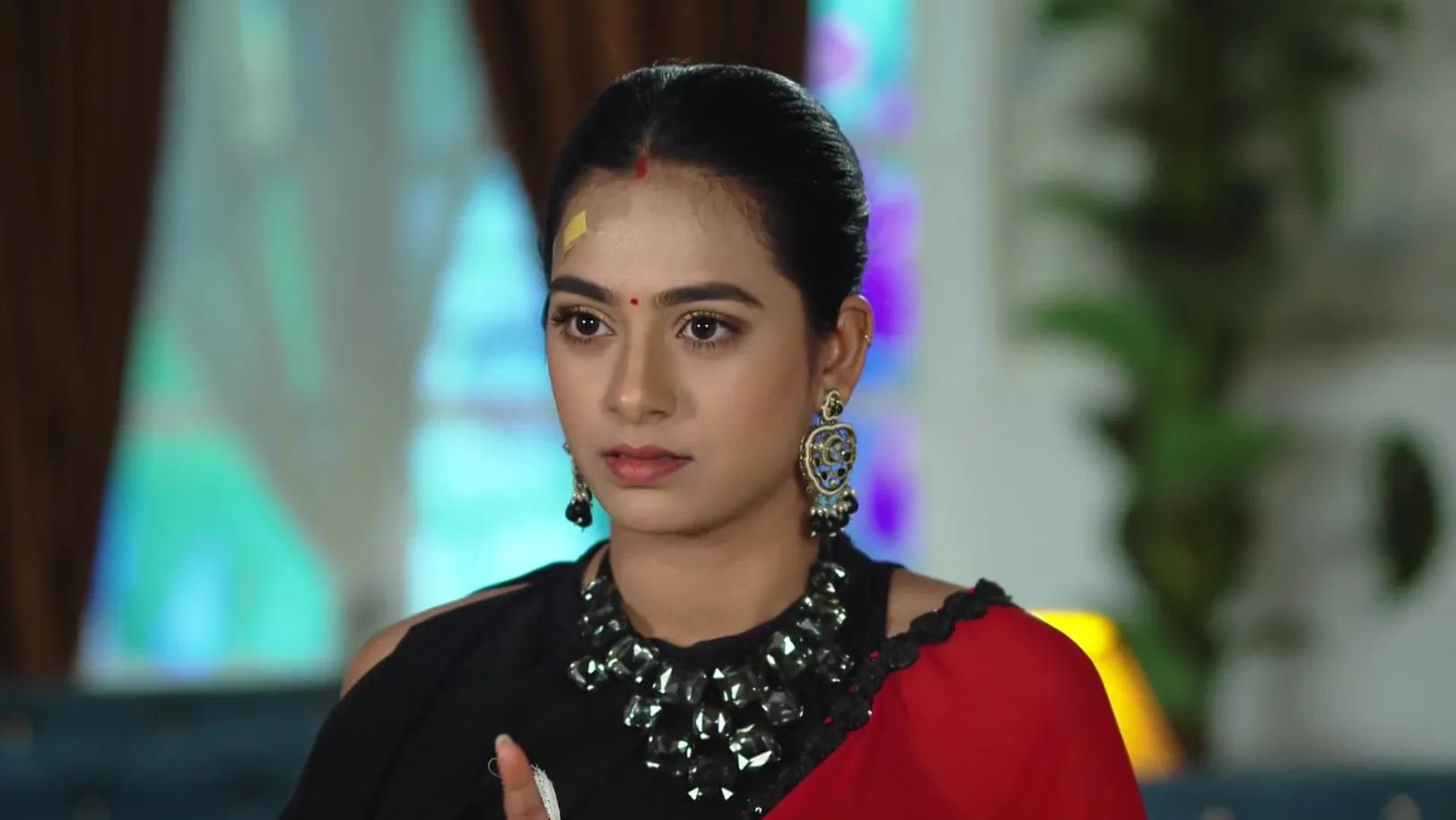 Richa Feigns Concern for Anurag - Tuma Bina 