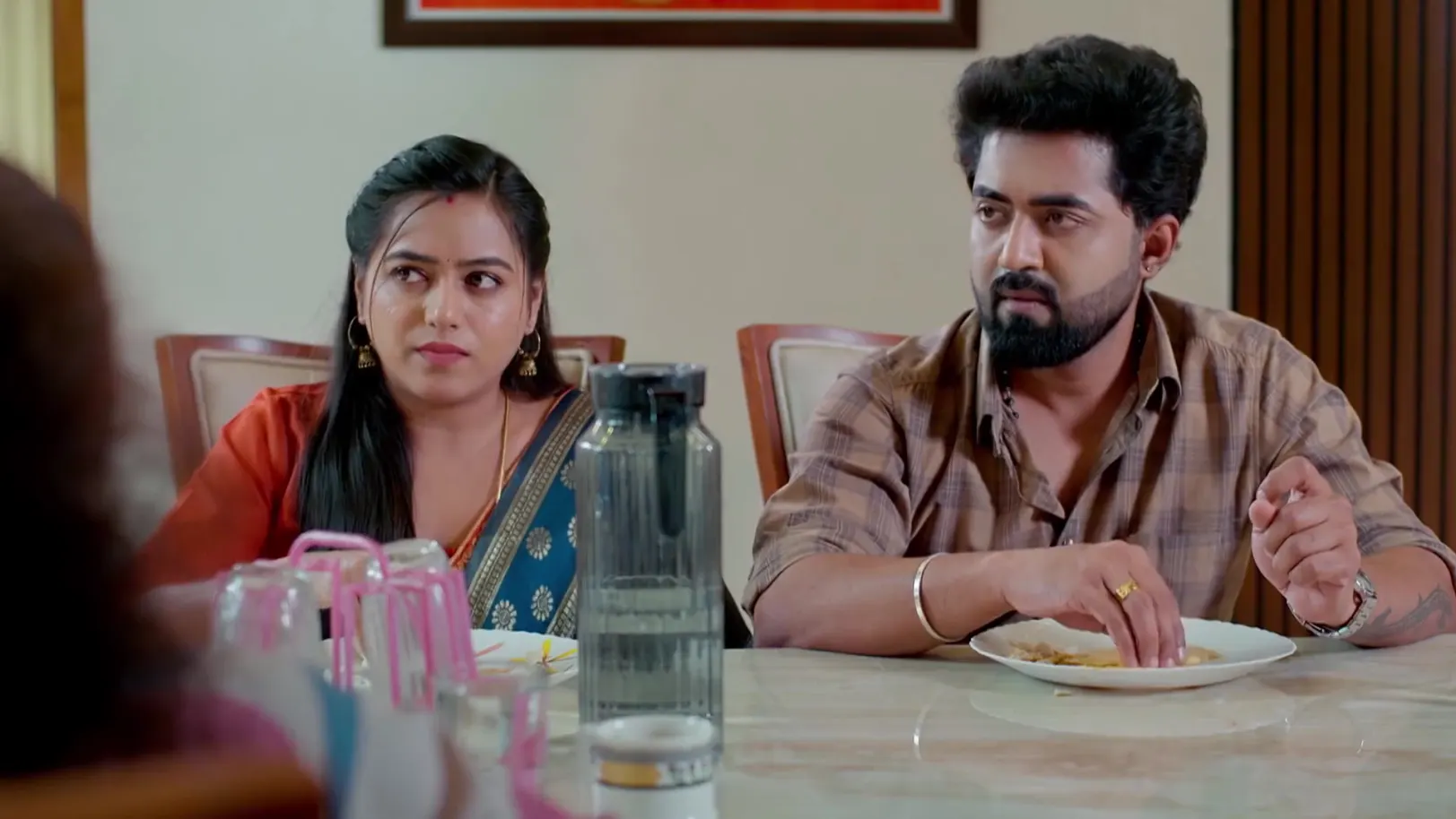 Ambika Lies to Prathapa Varma - Akale 