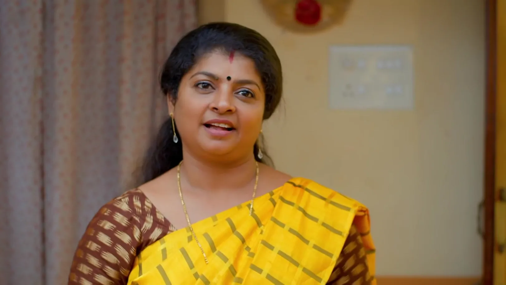Vasantha Has a Word with Vandana - Manathe Kottaram 