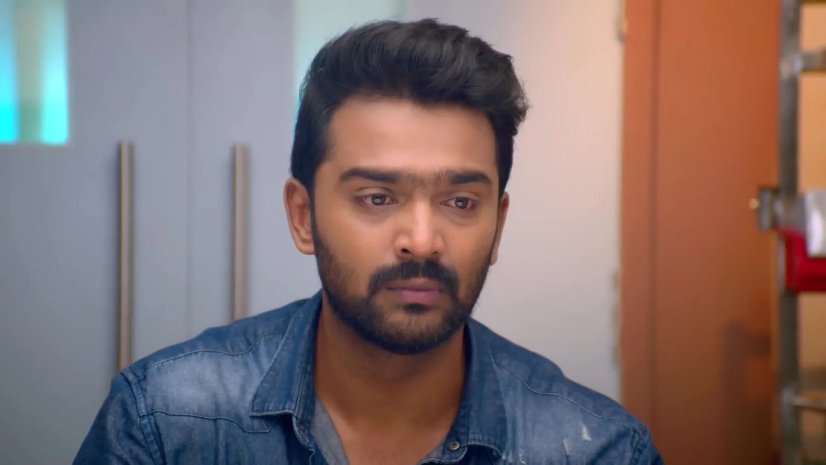 Kabilan Hires a Goon to kill Soori - Ayali 