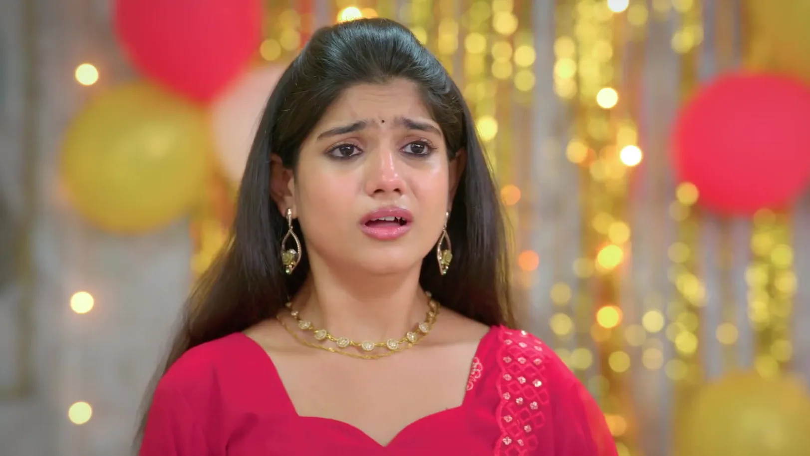 Indhu Stops Kripakaran - Chinnan Siru Kiliye Indhu Stops Kripakaran - Chinnan Siru Kiliye