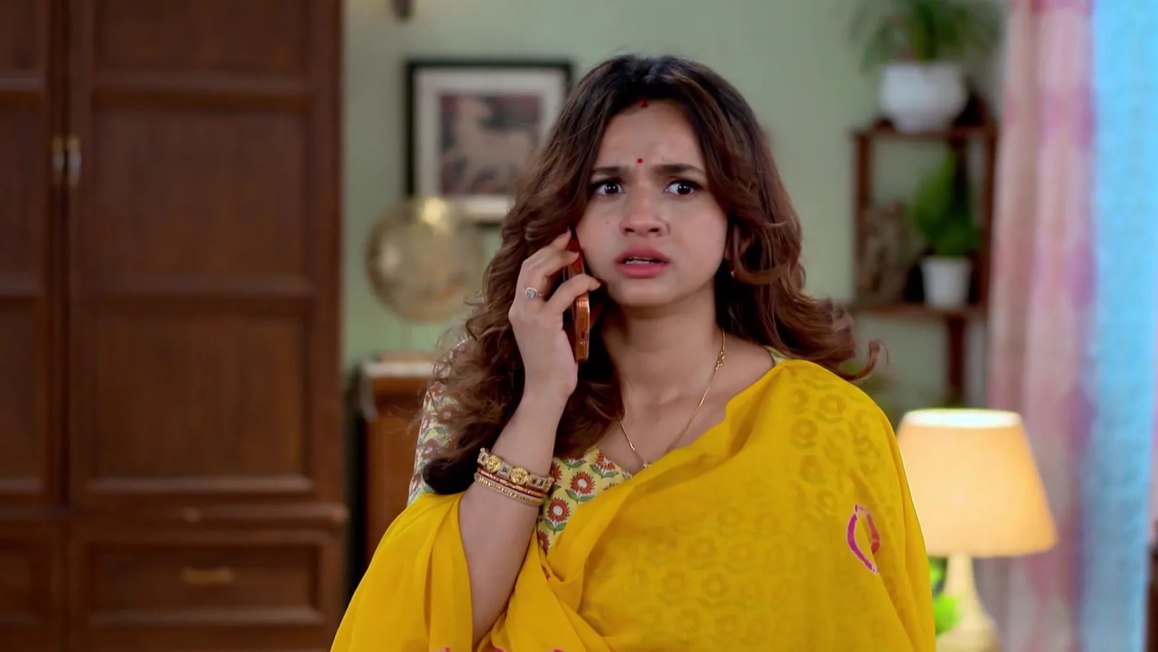 Mayukh Asks Money from Bonolata - Kone Dekhaa Alo 