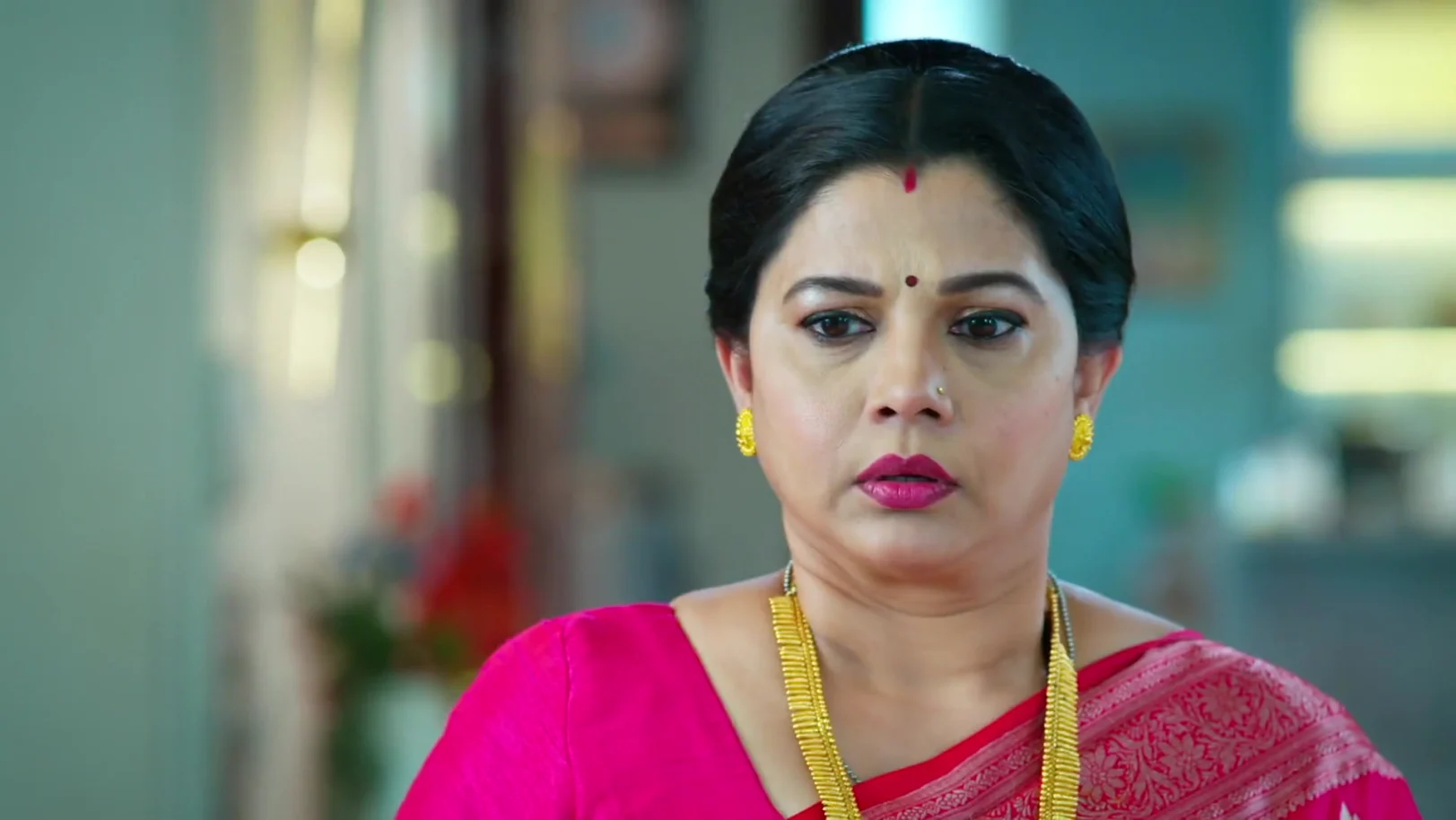 Bhairavi Fells Hurt by Tara's Behaviour - Savalyachi Janu Savali 