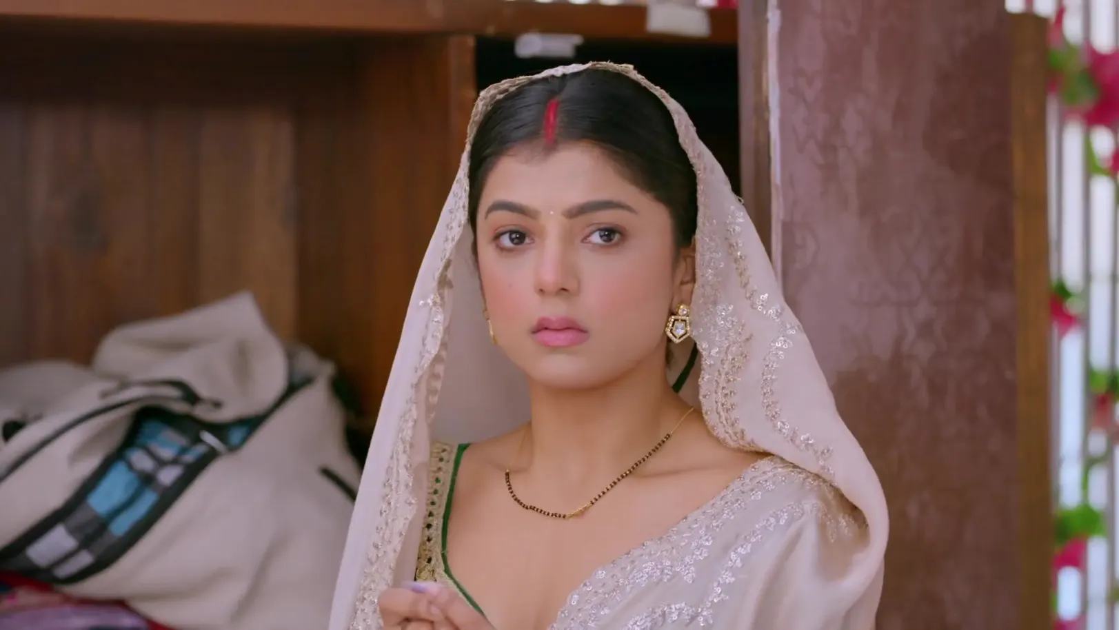 Unnati Hides Her Medicine from Vikrant 25th February 2026 Webisode