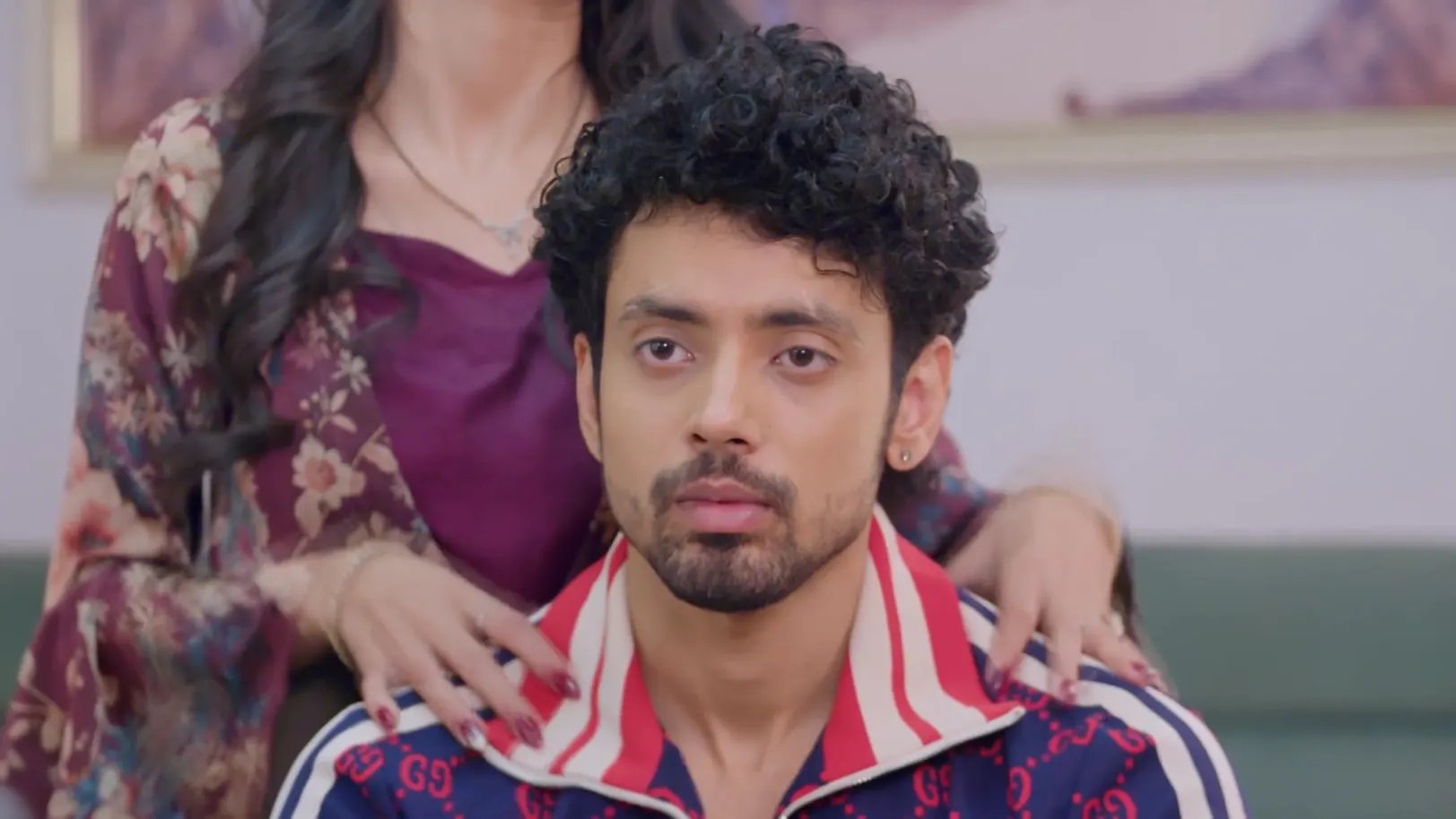 Pratik Keeps a Secret from Divya - Jaane Anjaane Hum Mile 