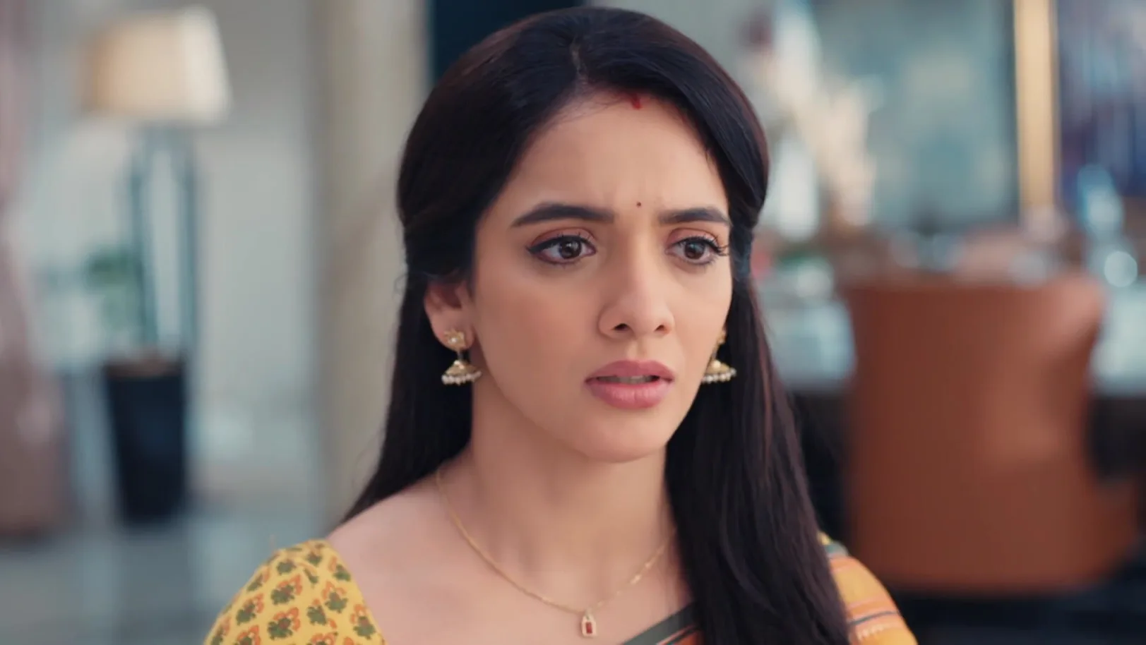 Maya Tries to Save Aarna from Arrest - Jagadhatri 