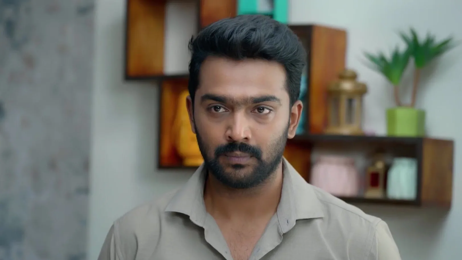 Vijaykumar Scolds Ayali - Ayali 
